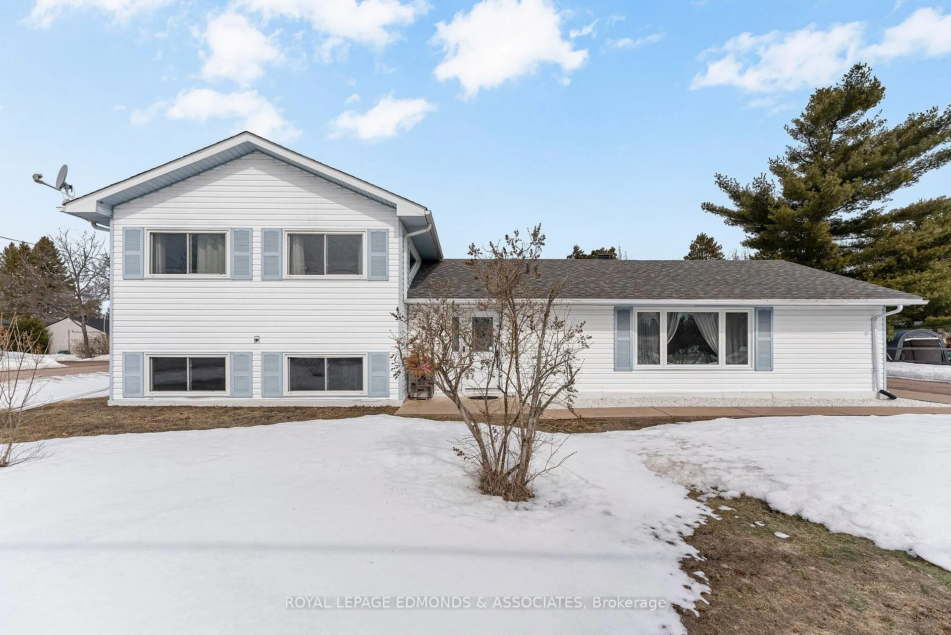 Photo 8 of 31 Silke Drive, Petawawa — HOMEH