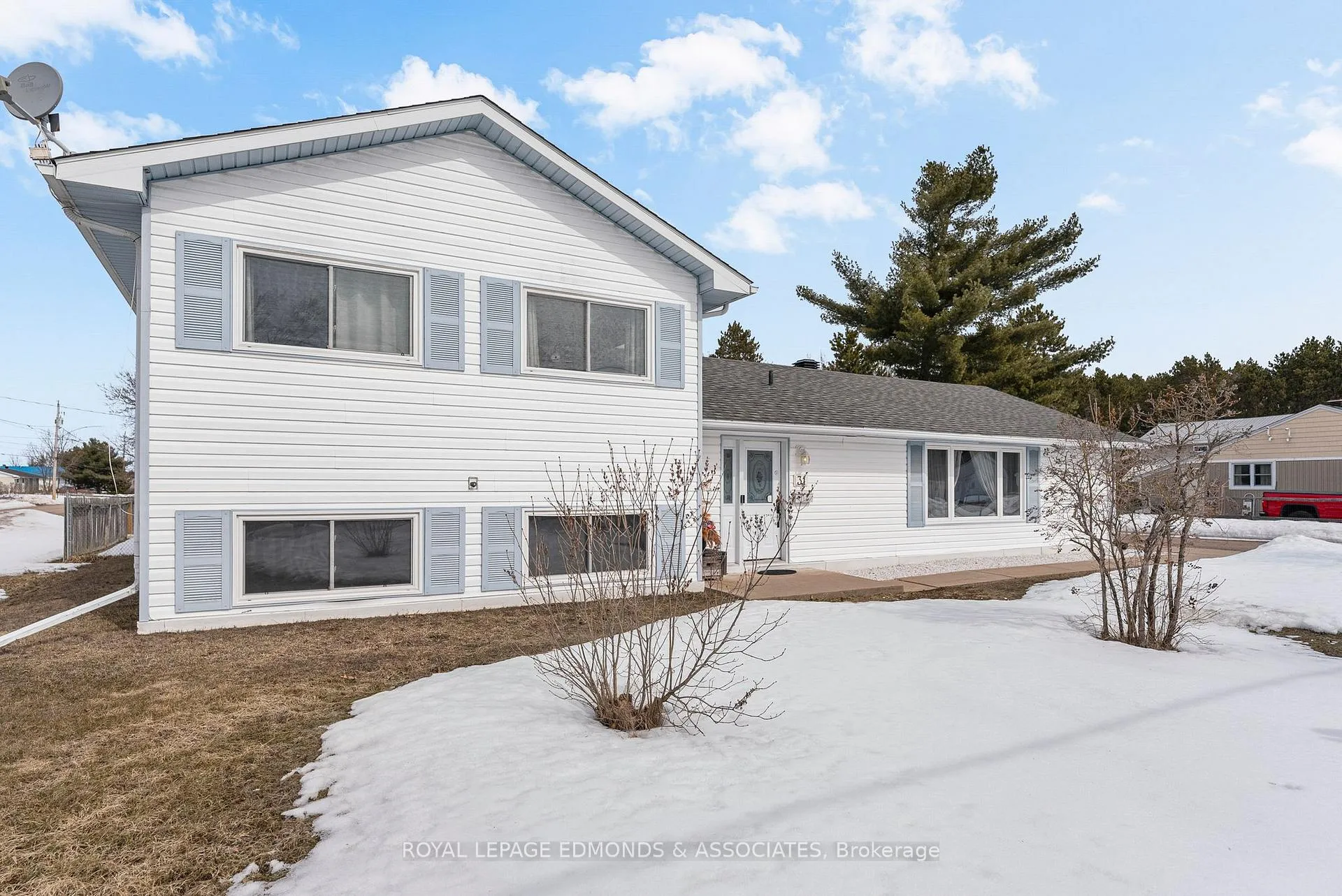 Photo 10 of 31 Silke Drive, Petawawa — HOMEH