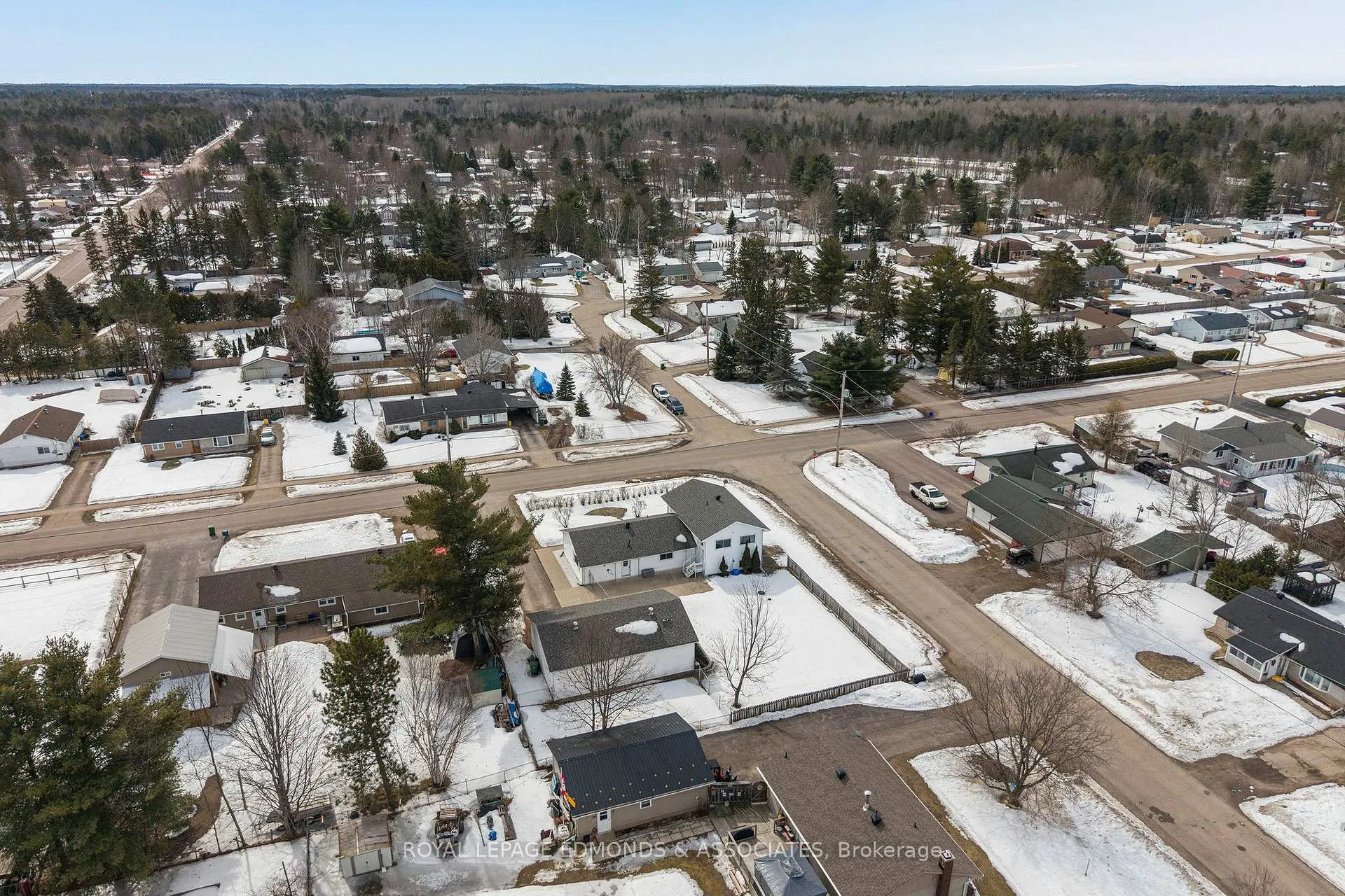 Photo 57 of 31 Silke Drive, Petawawa — HOMEH