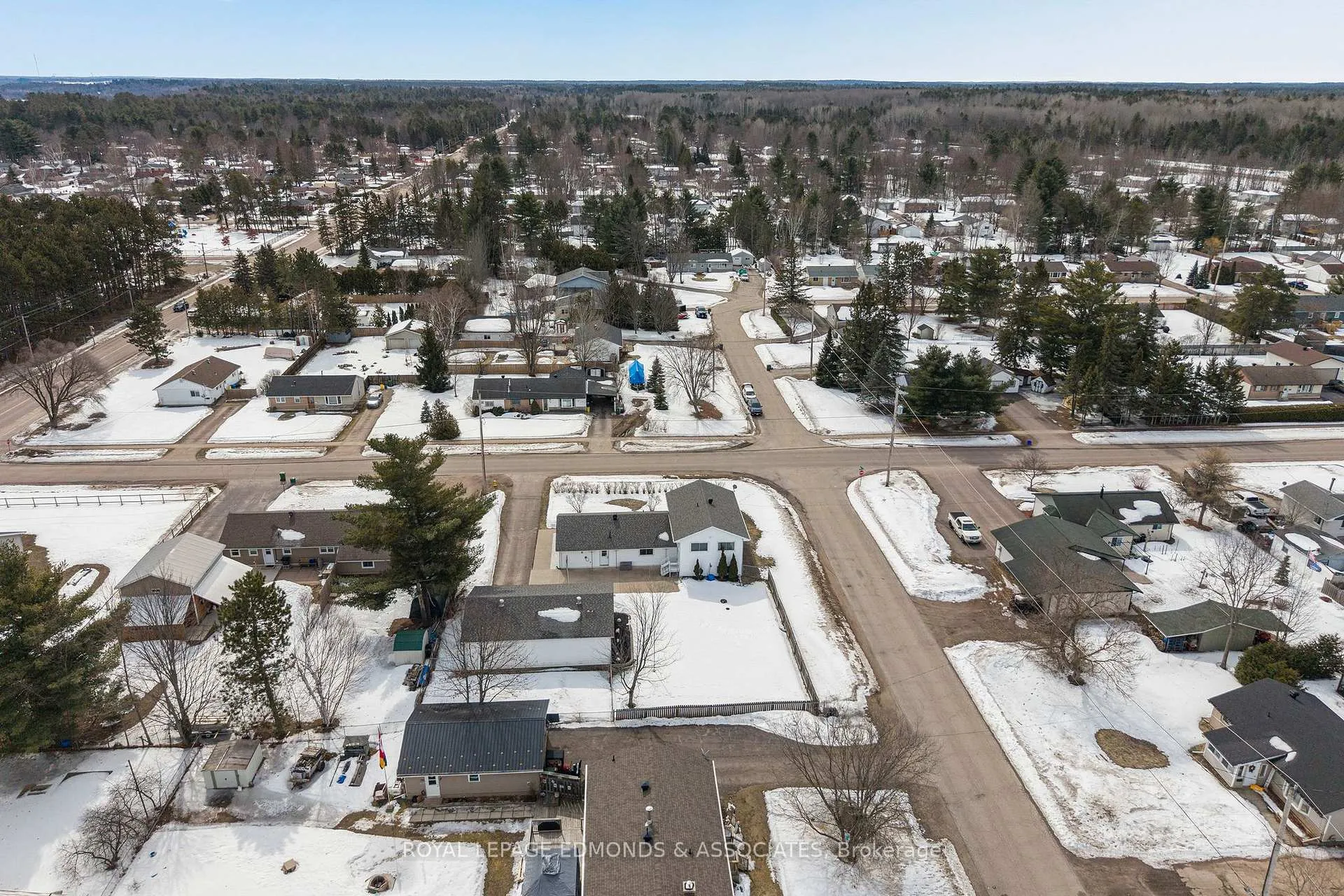 Photo 58 of 31 Silke Drive, Petawawa — HOMEH