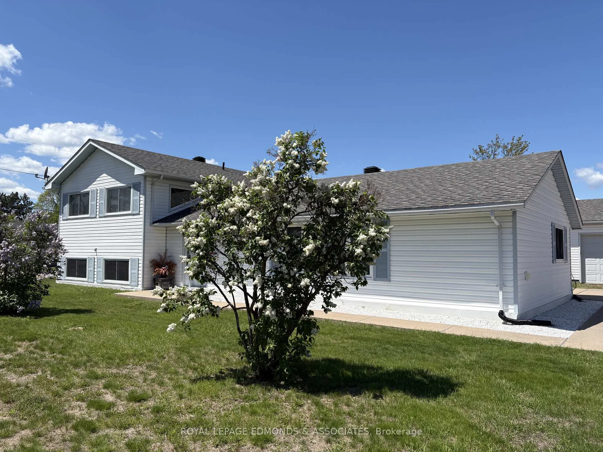 Photo 1 of 31 Silke Drive, Petawawa — HOMEH