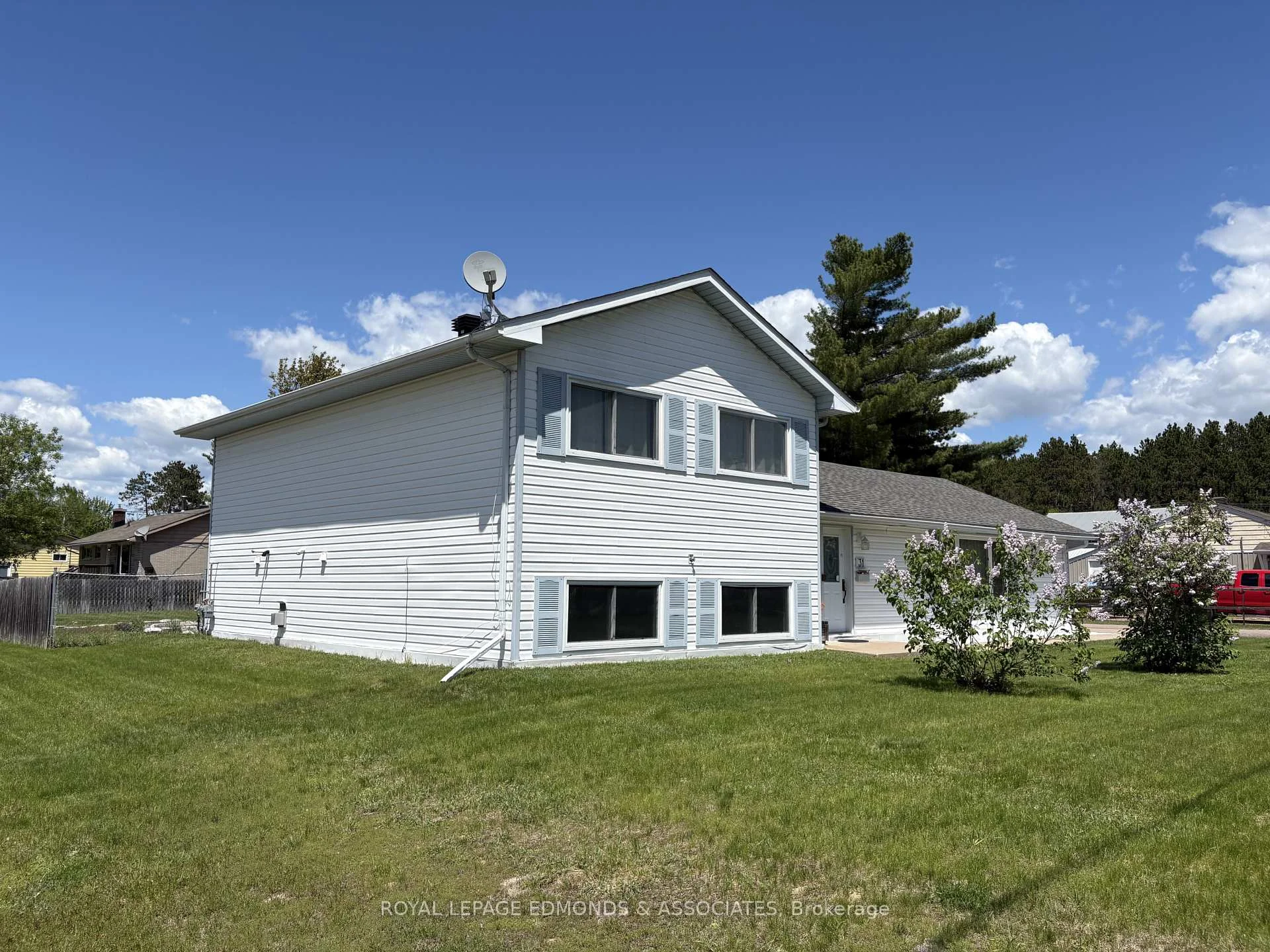 Photo 7 of 31 Silke Drive, Petawawa — HOMEH