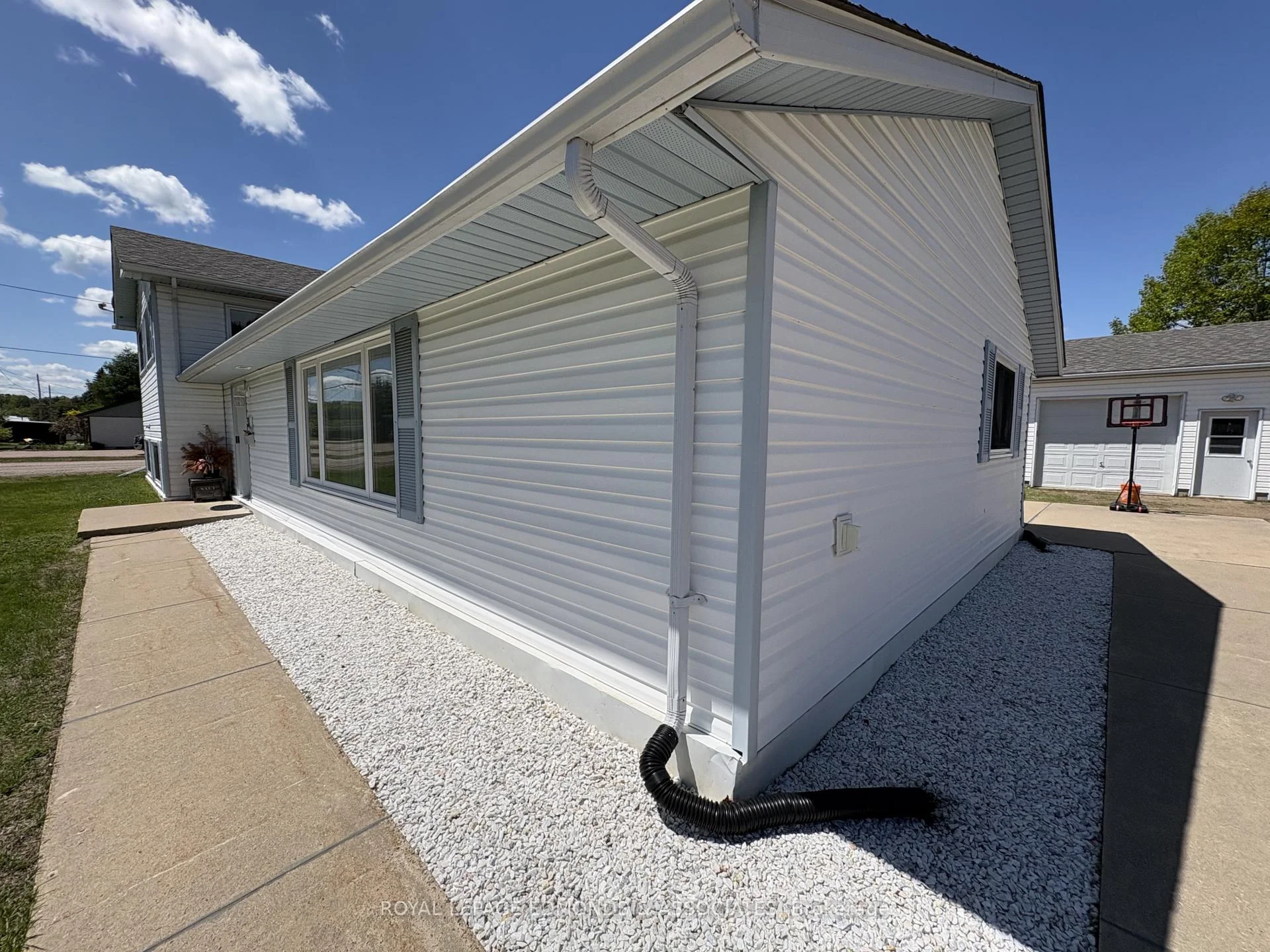 Photo 11 of 31 Silke Drive, Petawawa — HOMEH