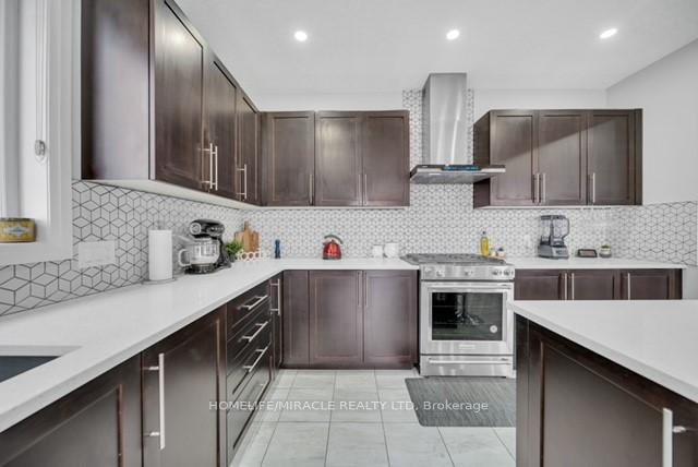 Photo 11 of 199 Forest Creek Drive, Kitchener — HOMEH