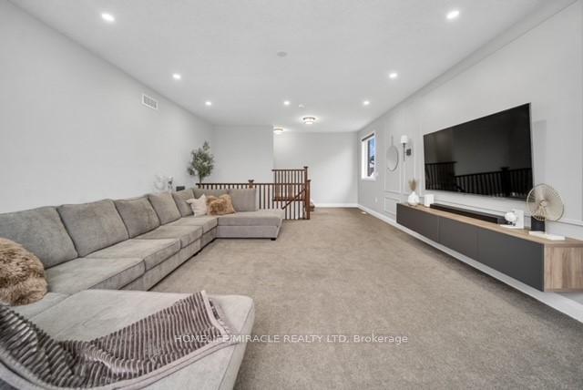 Photo 15 of 199 Forest Creek Drive, Kitchener — HOMEH