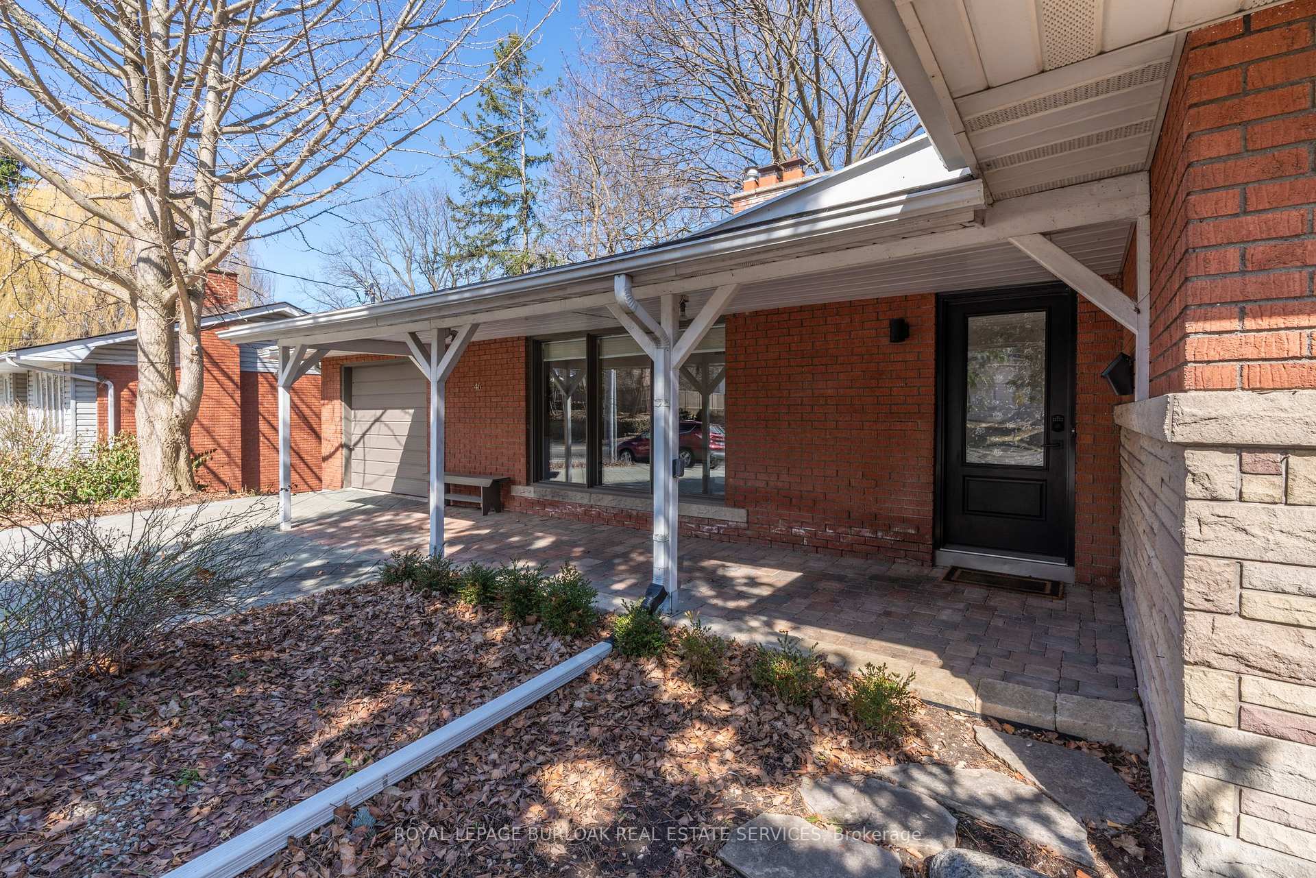 Photo 2 of 46 Osler Drive, Hamilton, Dundas — HOMEH