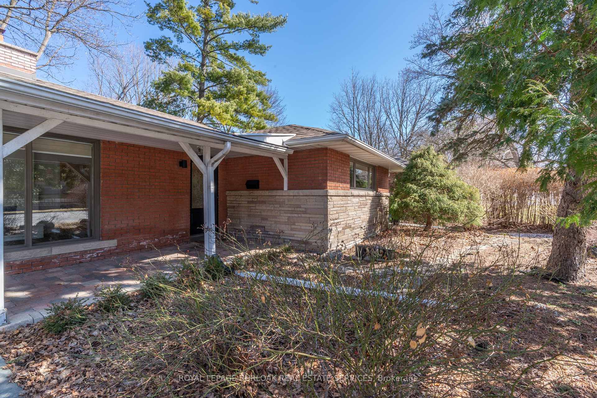 Photo 4 of 46 Osler Drive, Hamilton, Dundas — HOMEH
