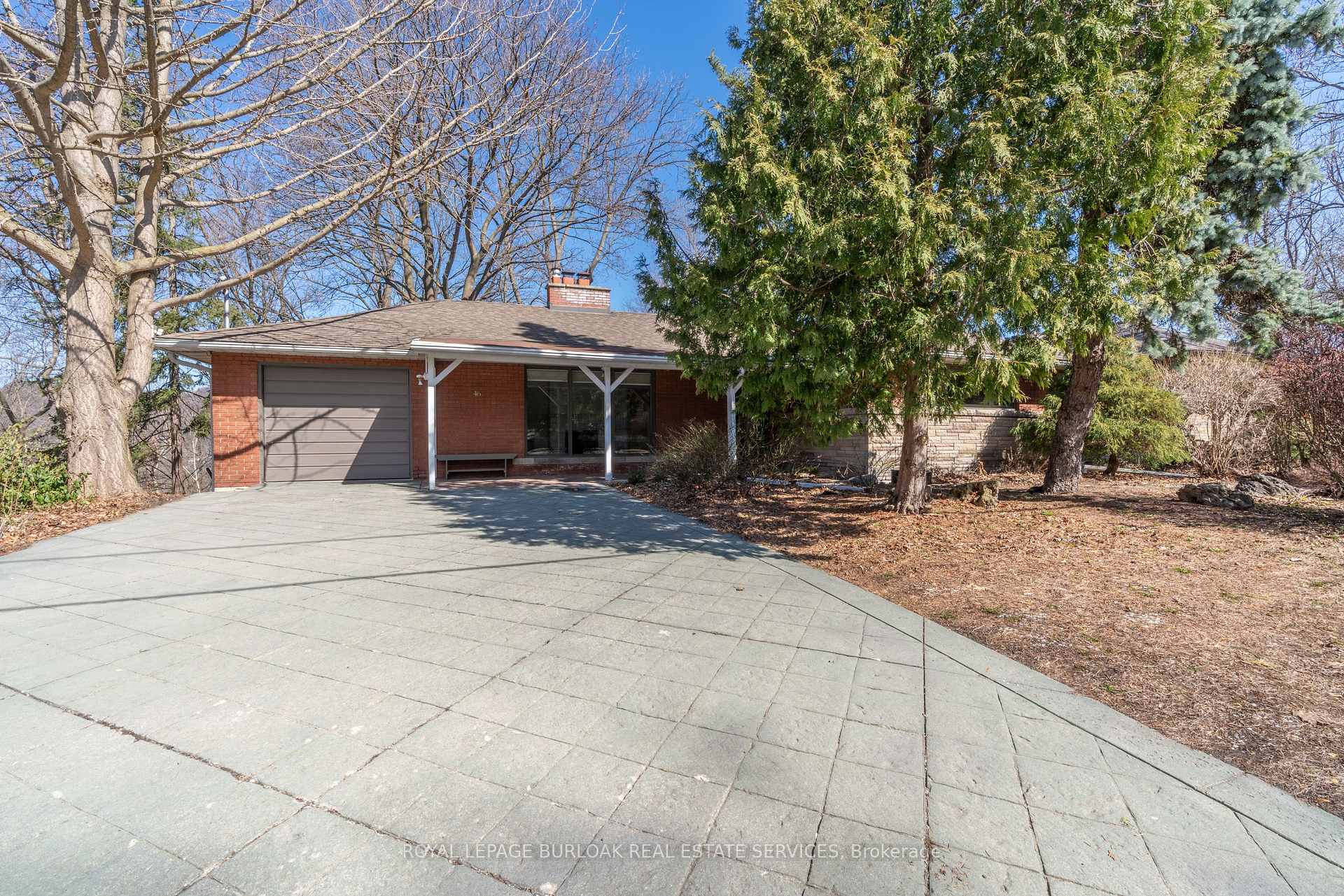 Photo 9 of 46 Osler Drive, Hamilton, Dundas — HOMEH