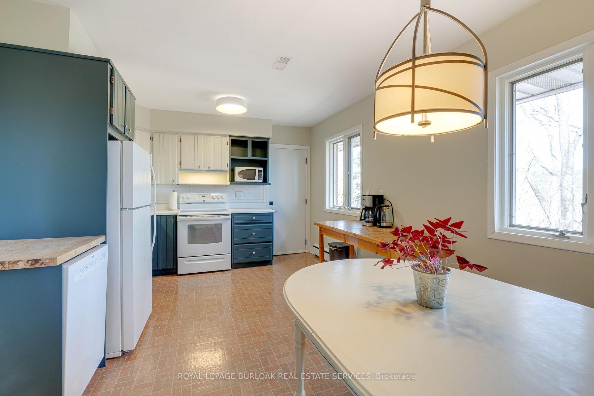 Photo 10 of 46 Osler Drive, Hamilton, Dundas — HOMEH