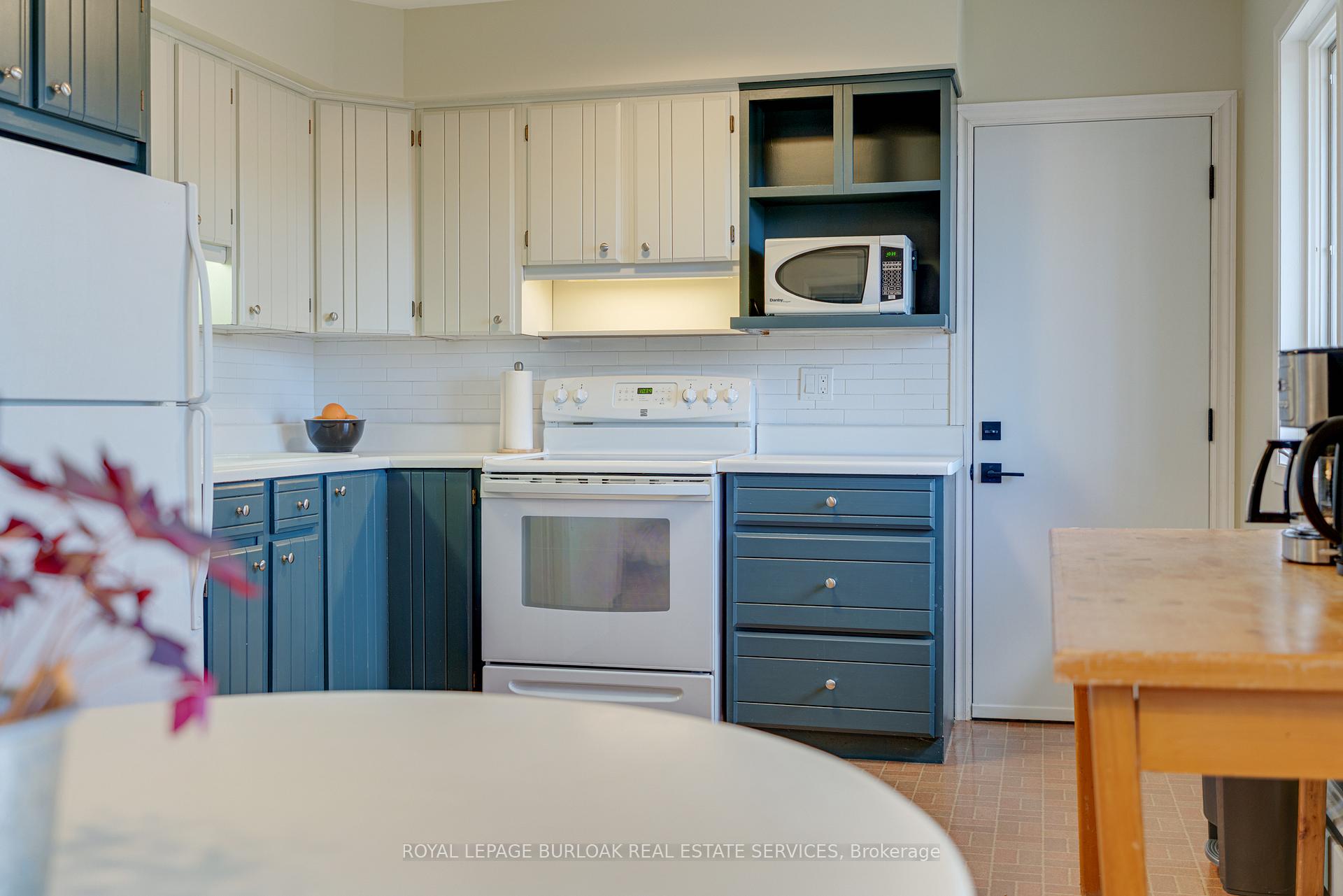 Photo 12 of 46 Osler Drive, Hamilton, Dundas — HOMEH