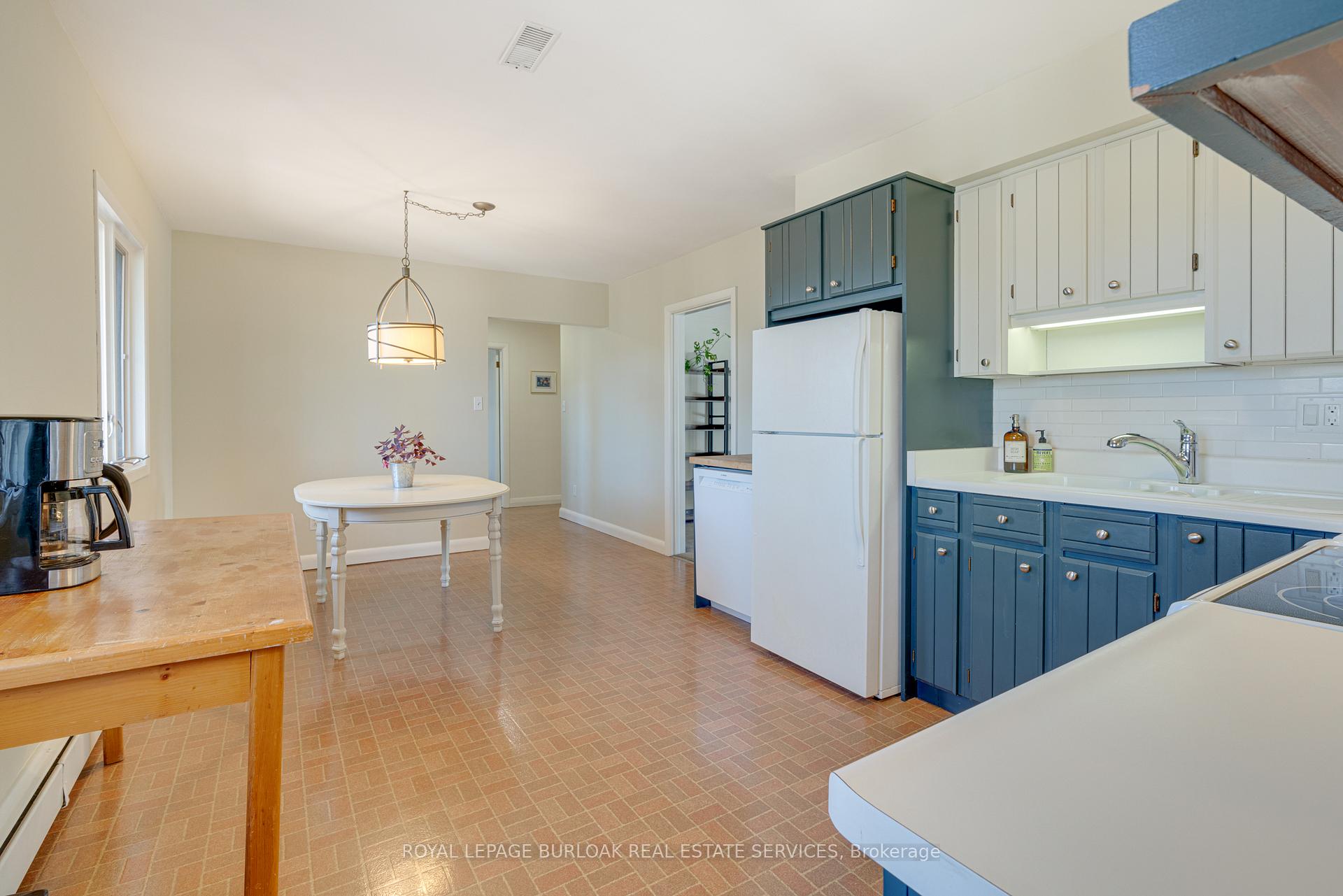 Photo 15 of 46 Osler Drive, Hamilton, Dundas — HOMEH