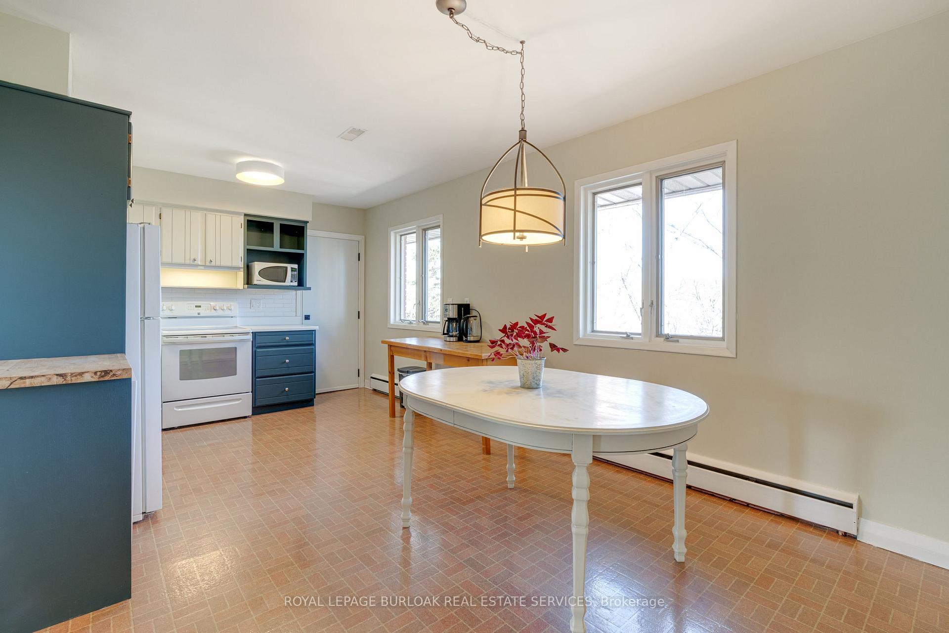 Photo 16 of 46 Osler Drive, Hamilton, Dundas — HOMEH