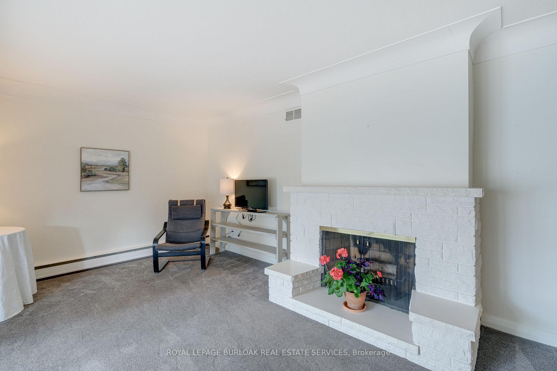 Photo 25 of 46 Osler Drive, Hamilton, Dundas — HOMEH