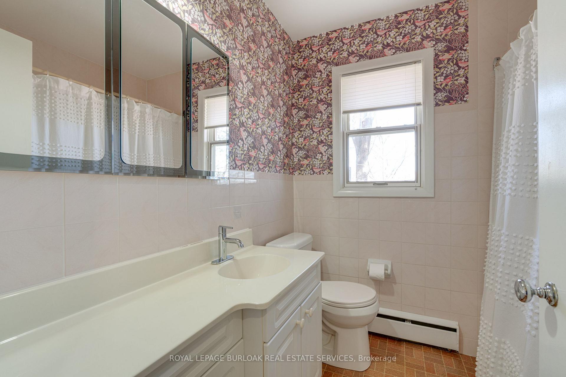 Photo 37 of 46 Osler Drive, Hamilton, Dundas — HOMEH