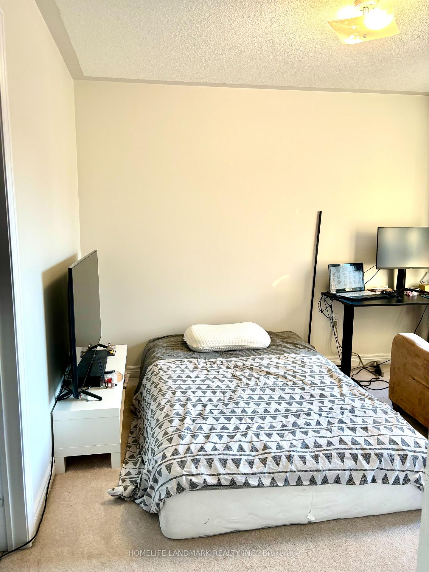 Photo 12 of 49 Holst Avenue, Markham, Berczy — HOMEH