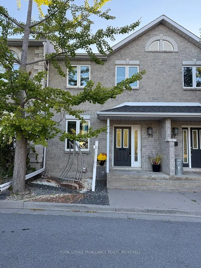 Front of 39 Mowat Avenue