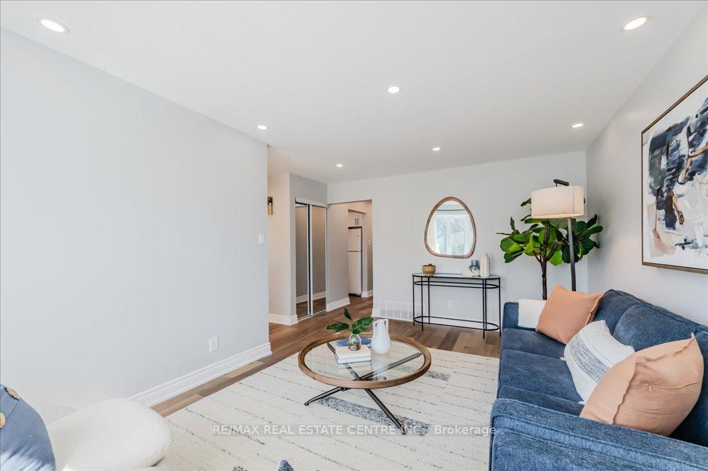 Photo 8 of 34 Shea Crescent, Kitchener — HOMEH