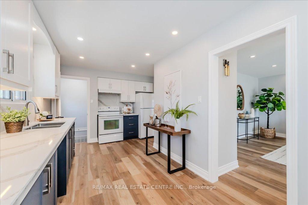 Photo 12 of 34 Shea Crescent, Kitchener — HOMEH