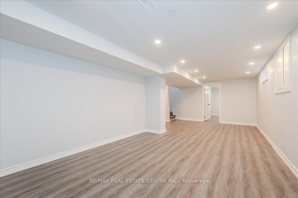 Photo 23 of 34 Shea Crescent, Kitchener — HOMEH