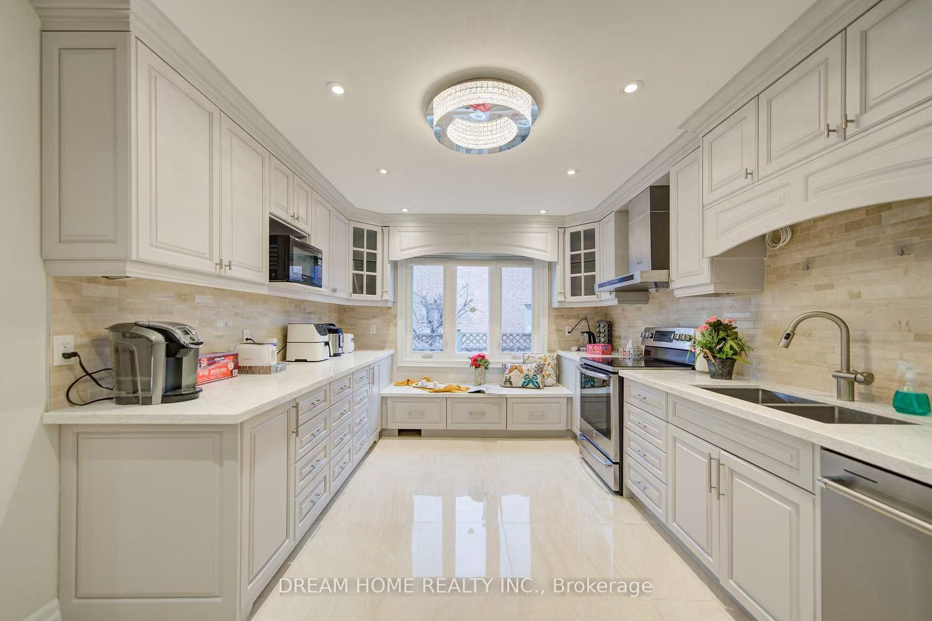 Photo 6 of Unit Room C, 3 Moses Crescent, Markham, Cachet — HOMEH