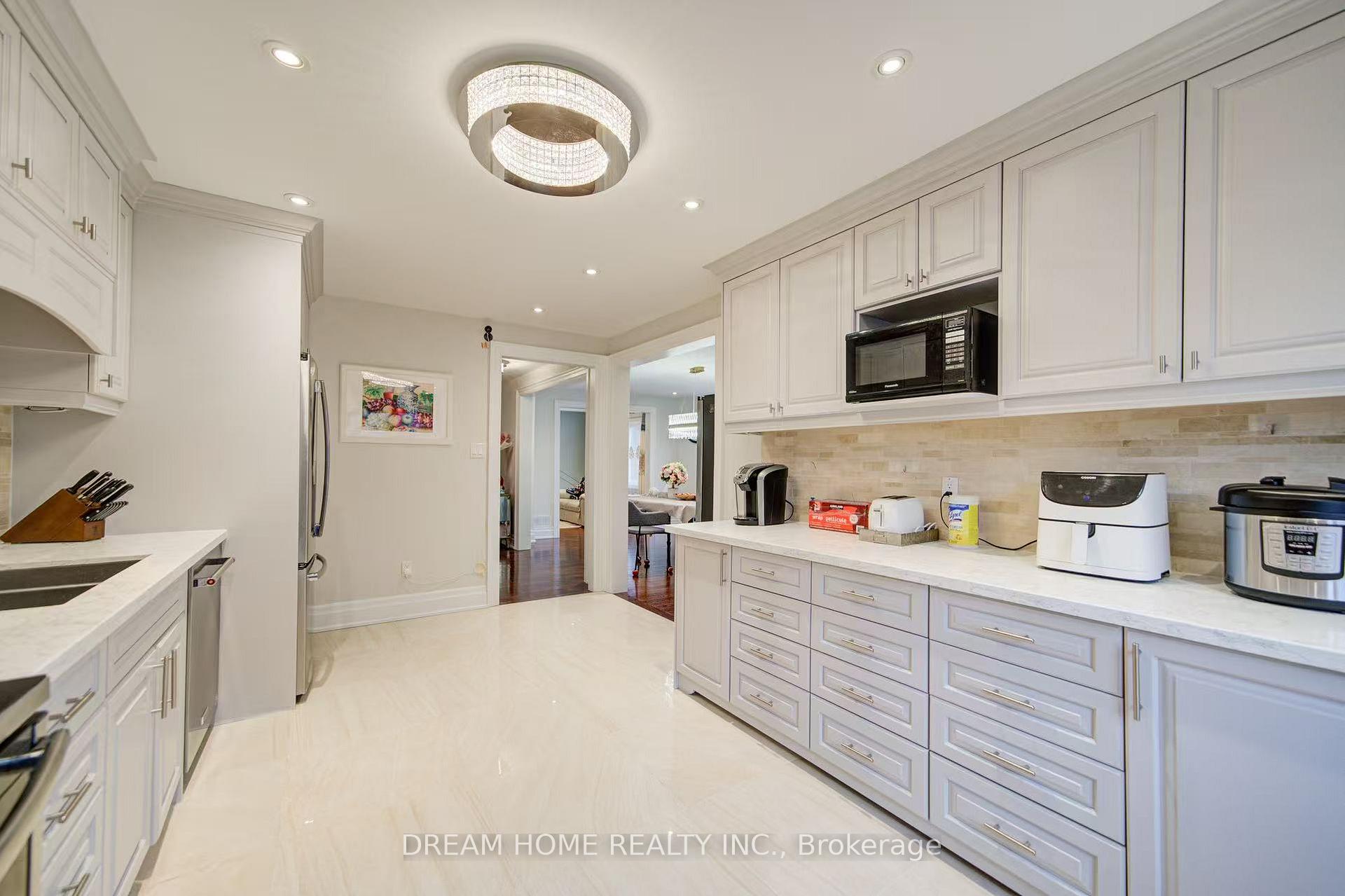 Photo 9 of Unit Room C, 3 Moses Crescent, Markham, Cachet — HOMEH