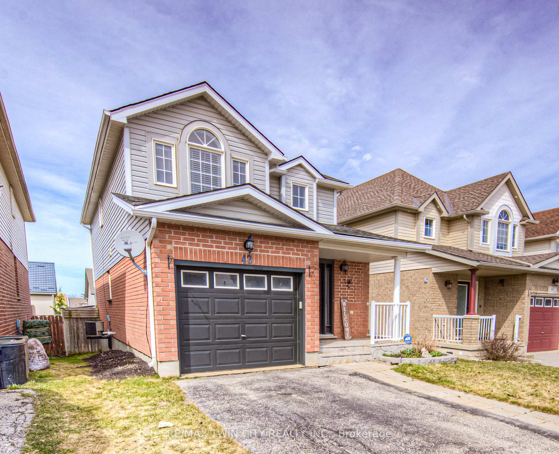 Photo 2 of 42 Blue Lace Crescent, Kitchener — HOMEH