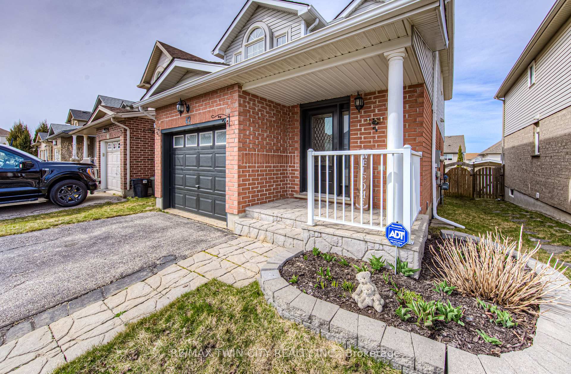 Photo 3 of 42 Blue Lace Crescent, Kitchener — HOMEH