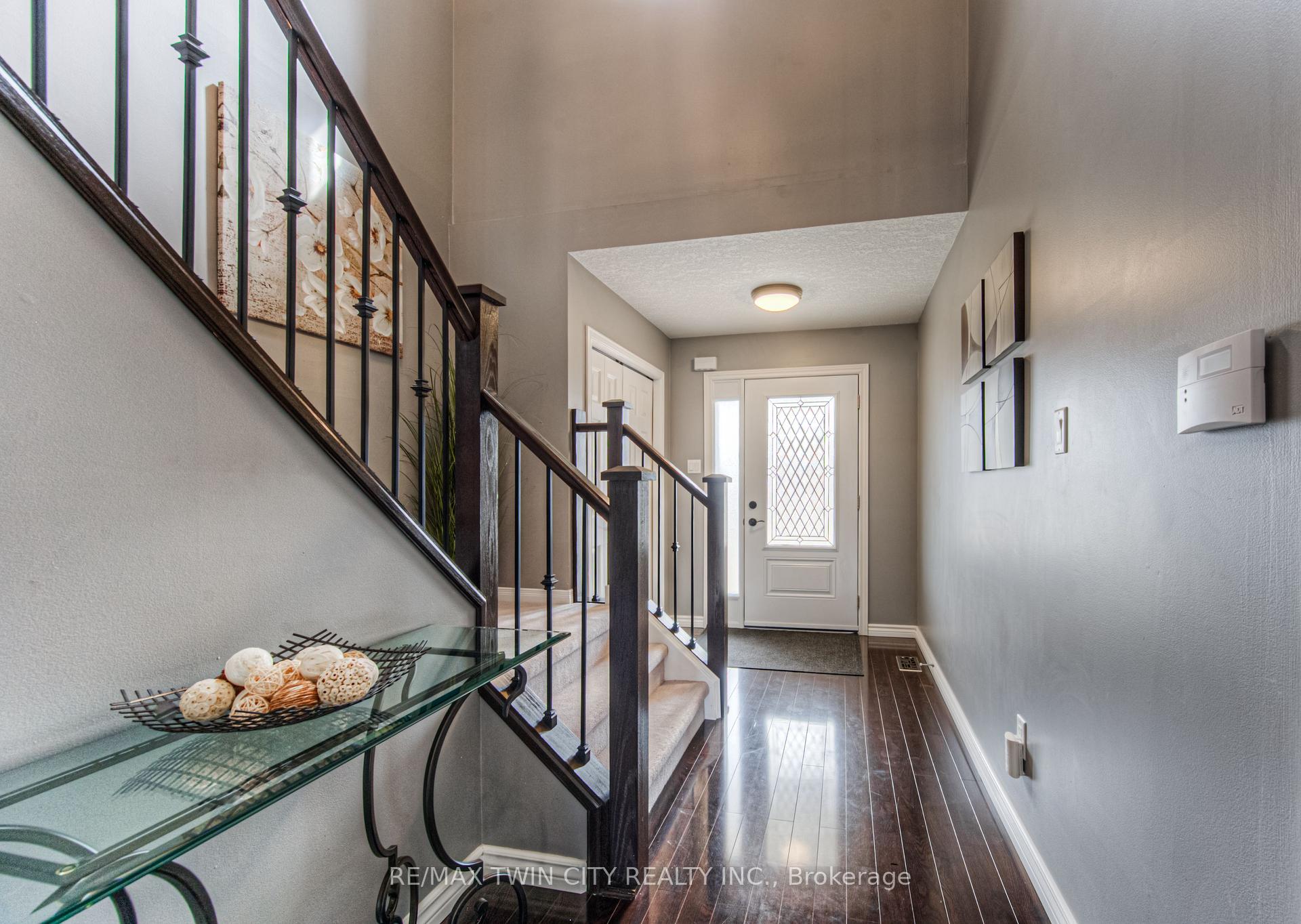 Photo 5 of 42 Blue Lace Crescent, Kitchener — HOMEH