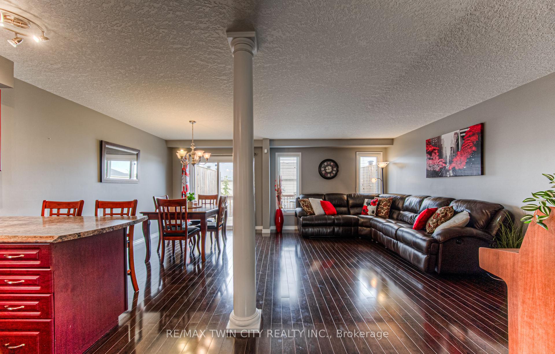 Photo 8 of 42 Blue Lace Crescent, Kitchener — HOMEH
