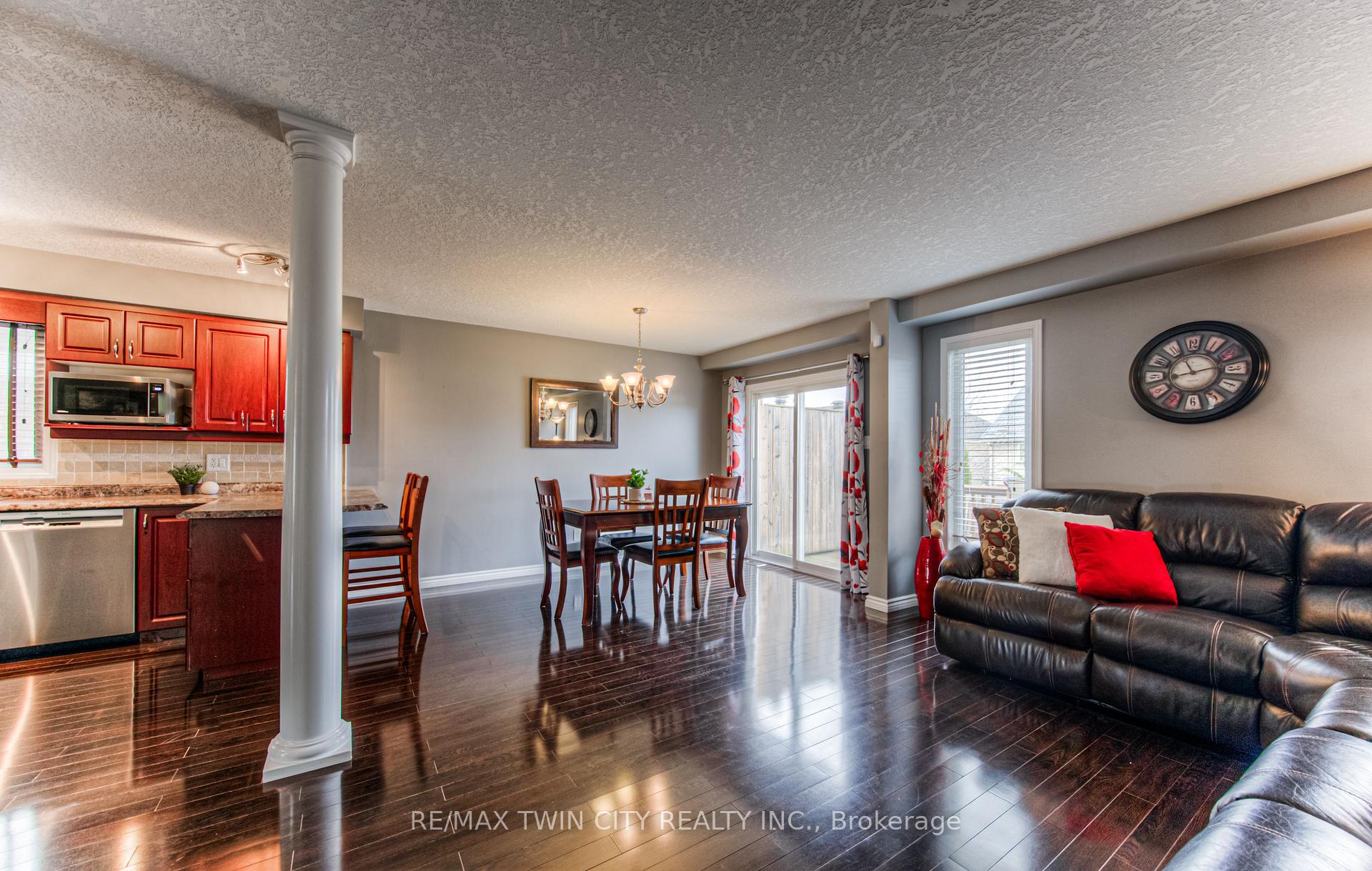 Photo 11 of 42 Blue Lace Crescent, Kitchener — HOMEH