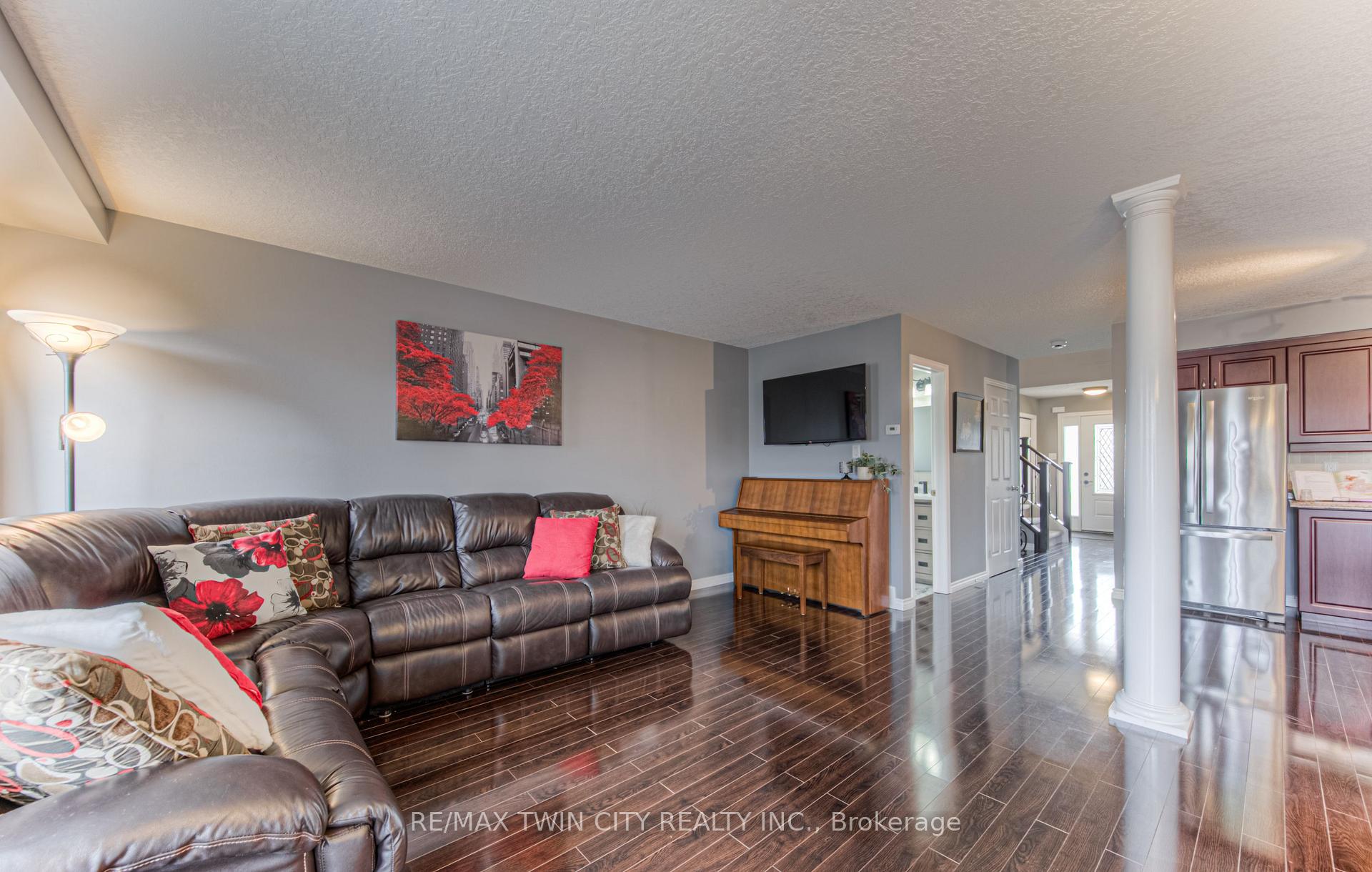 Photo 12 of 42 Blue Lace Crescent, Kitchener — HOMEH