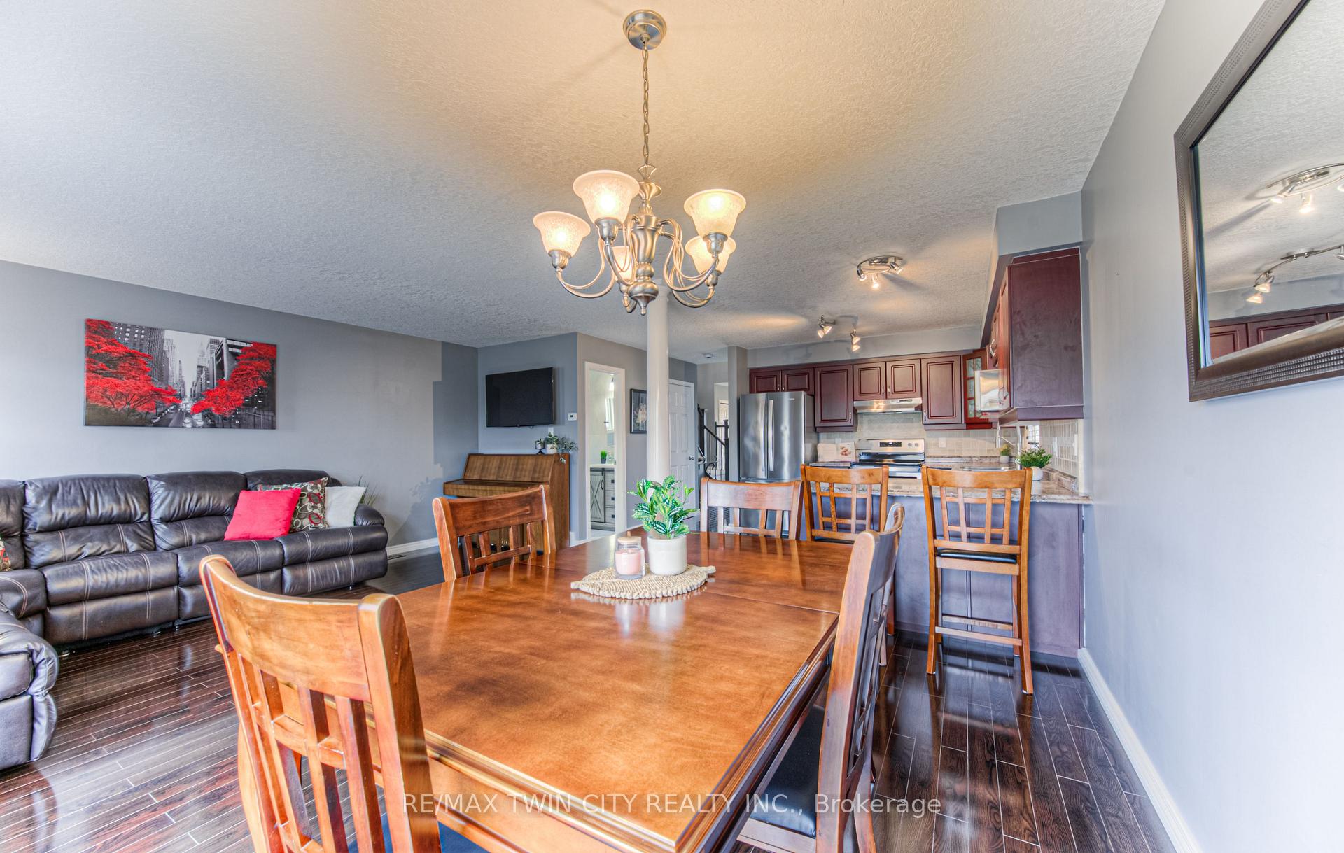 Photo 13 of 42 Blue Lace Crescent, Kitchener — HOMEH