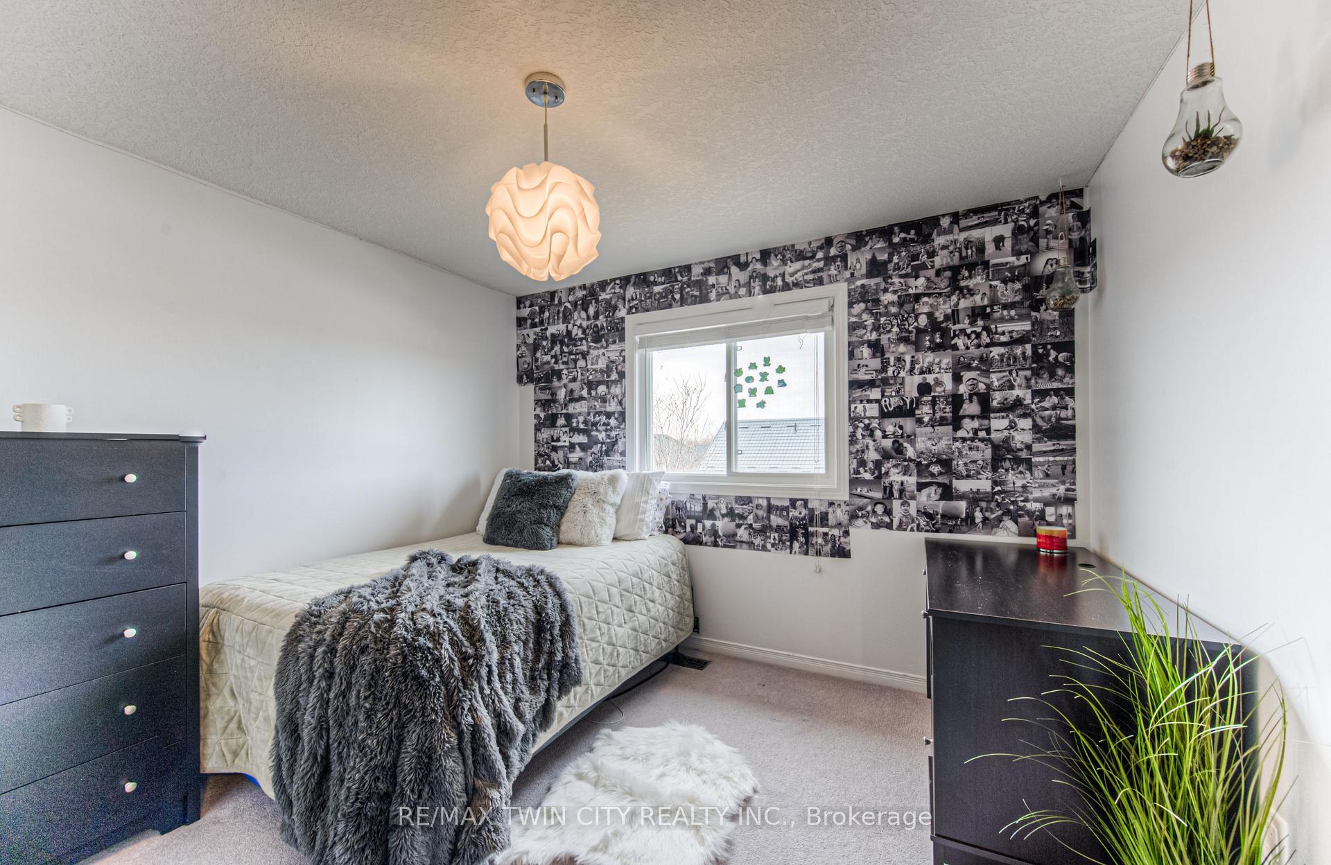 Photo 21 of 42 Blue Lace Crescent, Kitchener — HOMEH