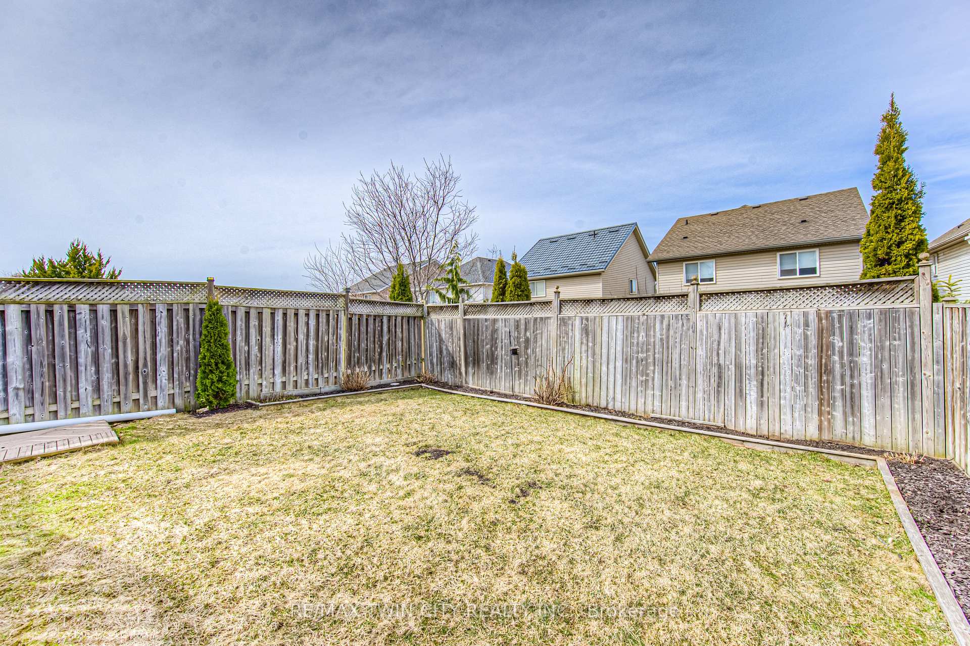 Photo 30 of 42 Blue Lace Crescent, Kitchener — HOMEH