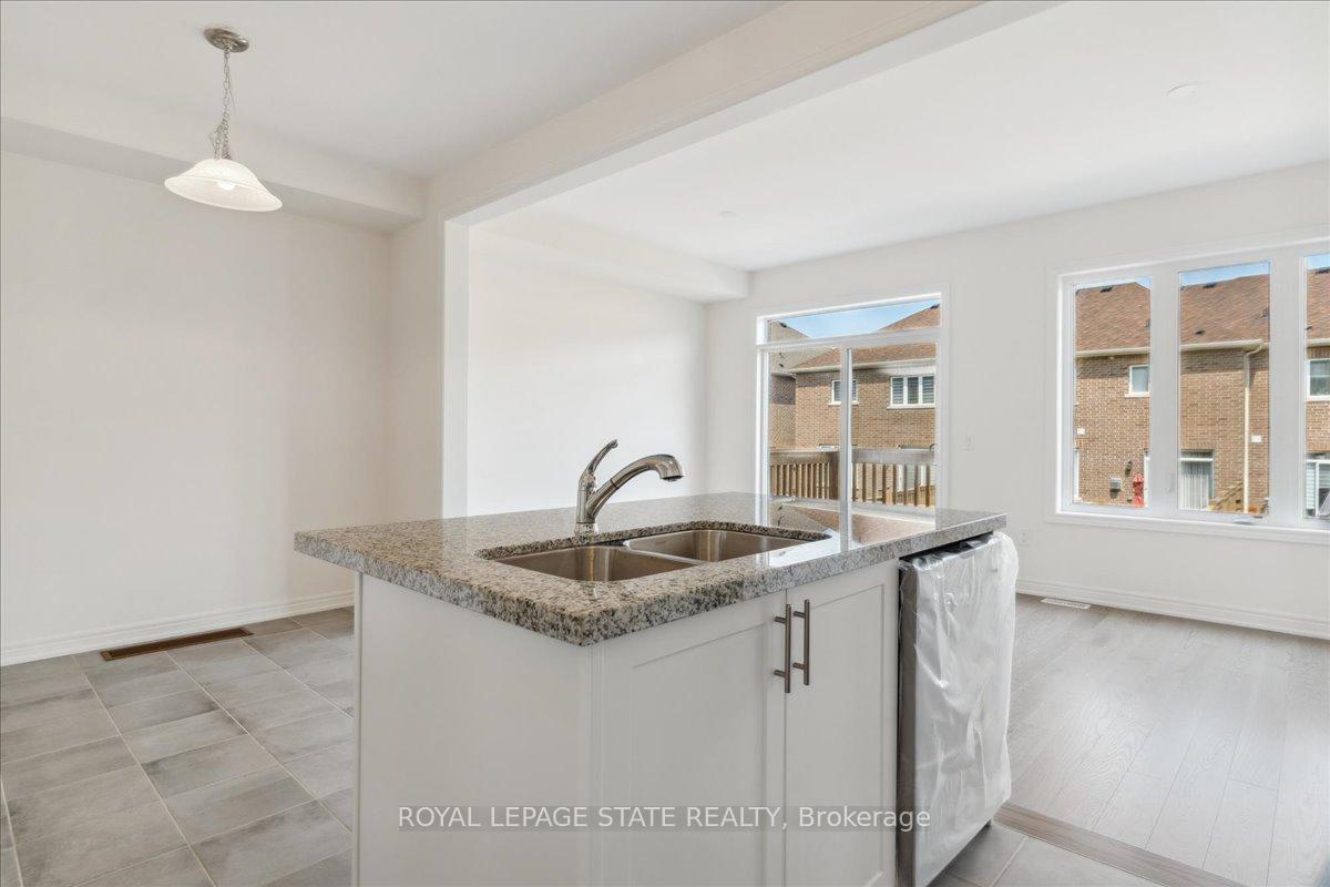 Photo 14 of 1069 Garner Road E, Hamilton, Meadowlands — HOMEH