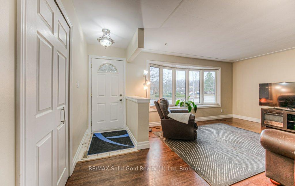 Photo 5 of 67 Wren Place, Kitchener — HOMEH