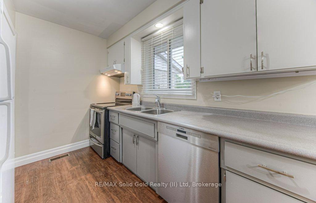 Photo 10 of 67 Wren Place, Kitchener — HOMEH