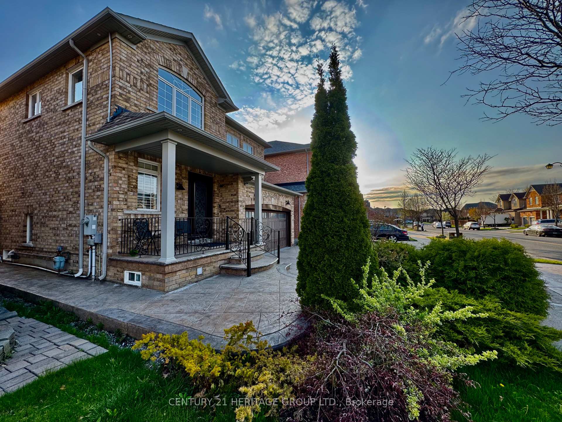 Photo 2 of 12 Fieldside Street, Markham, Box Grove — HOMEH