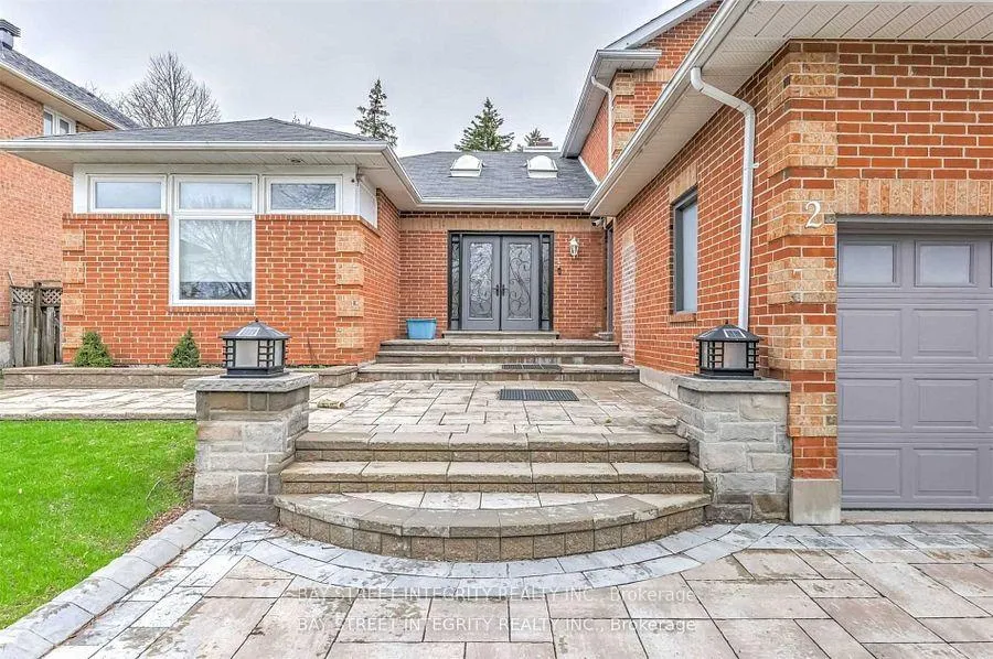 Photo 2 of 2 Lonsdale Court, Markham, Unionville — HOMEH