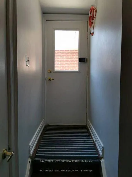 Photo 3 of 2 Lonsdale Court, Markham, Unionville — HOMEH