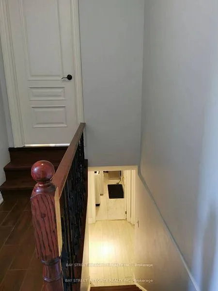 Photo 4 of 2 Lonsdale Court, Markham, Unionville — HOMEH