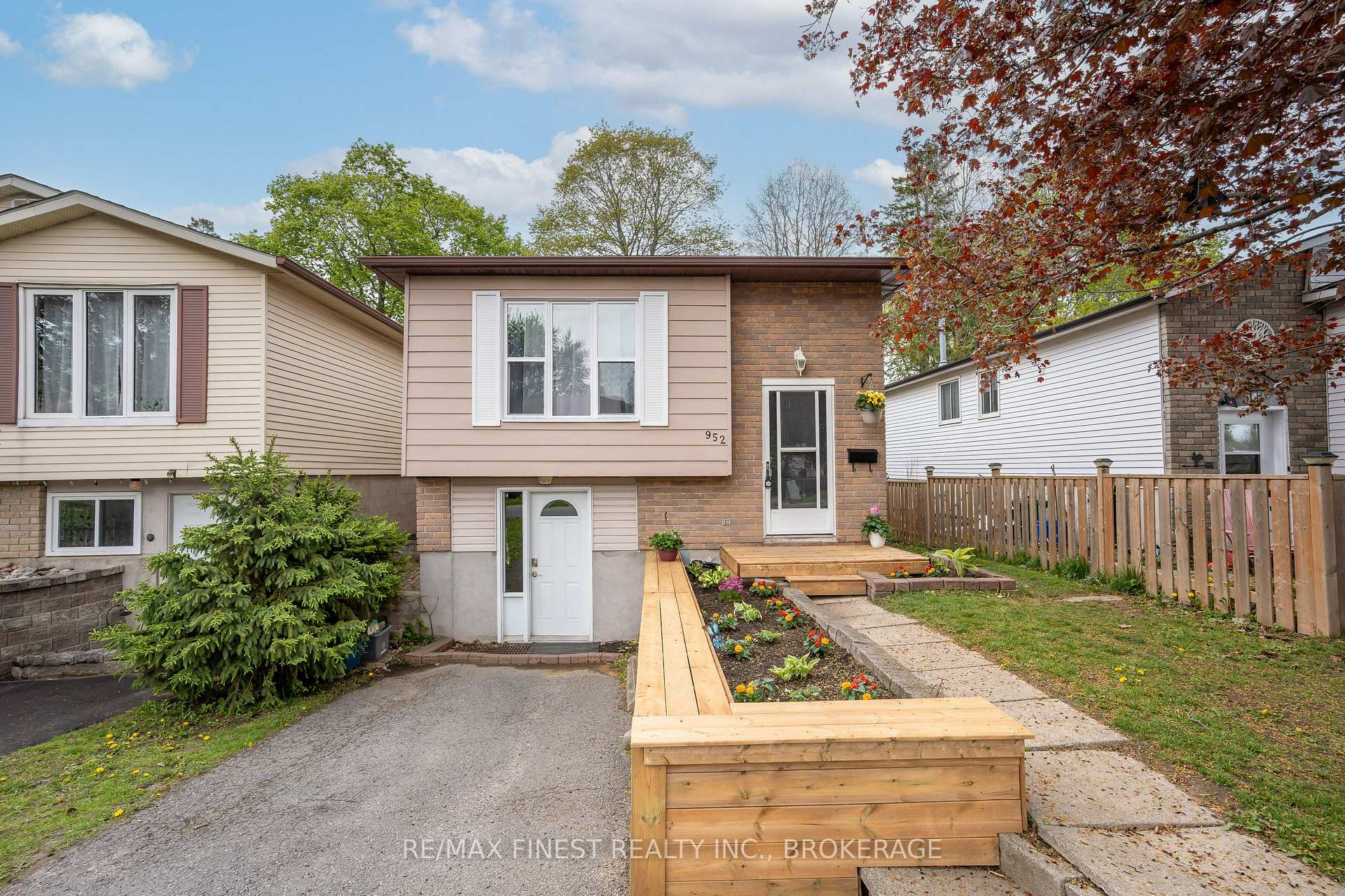 Photo 2 of 952 Old Colony Road, Kingston, North of Taylor-Kidd Blvd — HOMEH