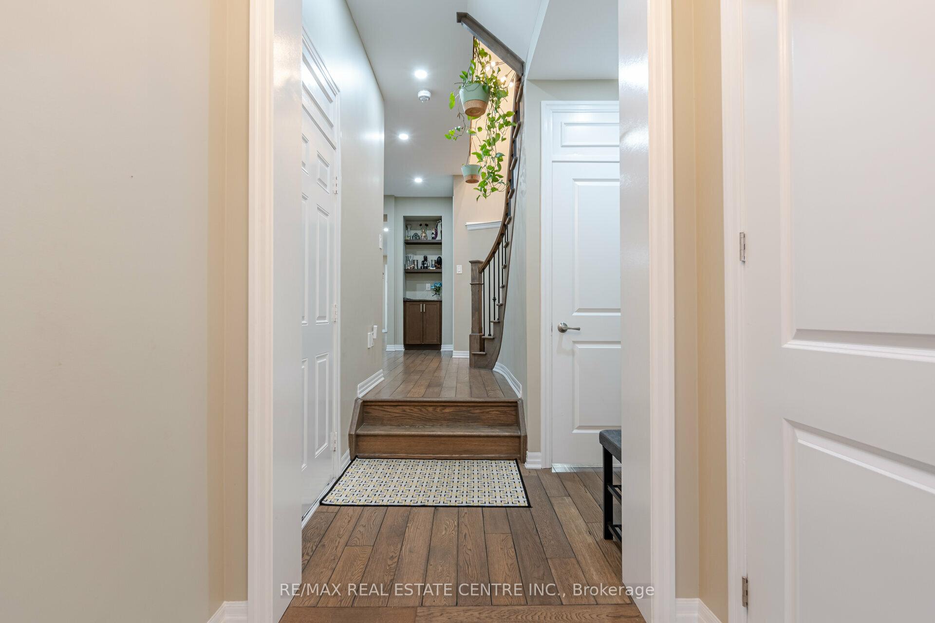 Photo 4 of 1446 Farmstead Drive, Milton, Ford — HOMEH