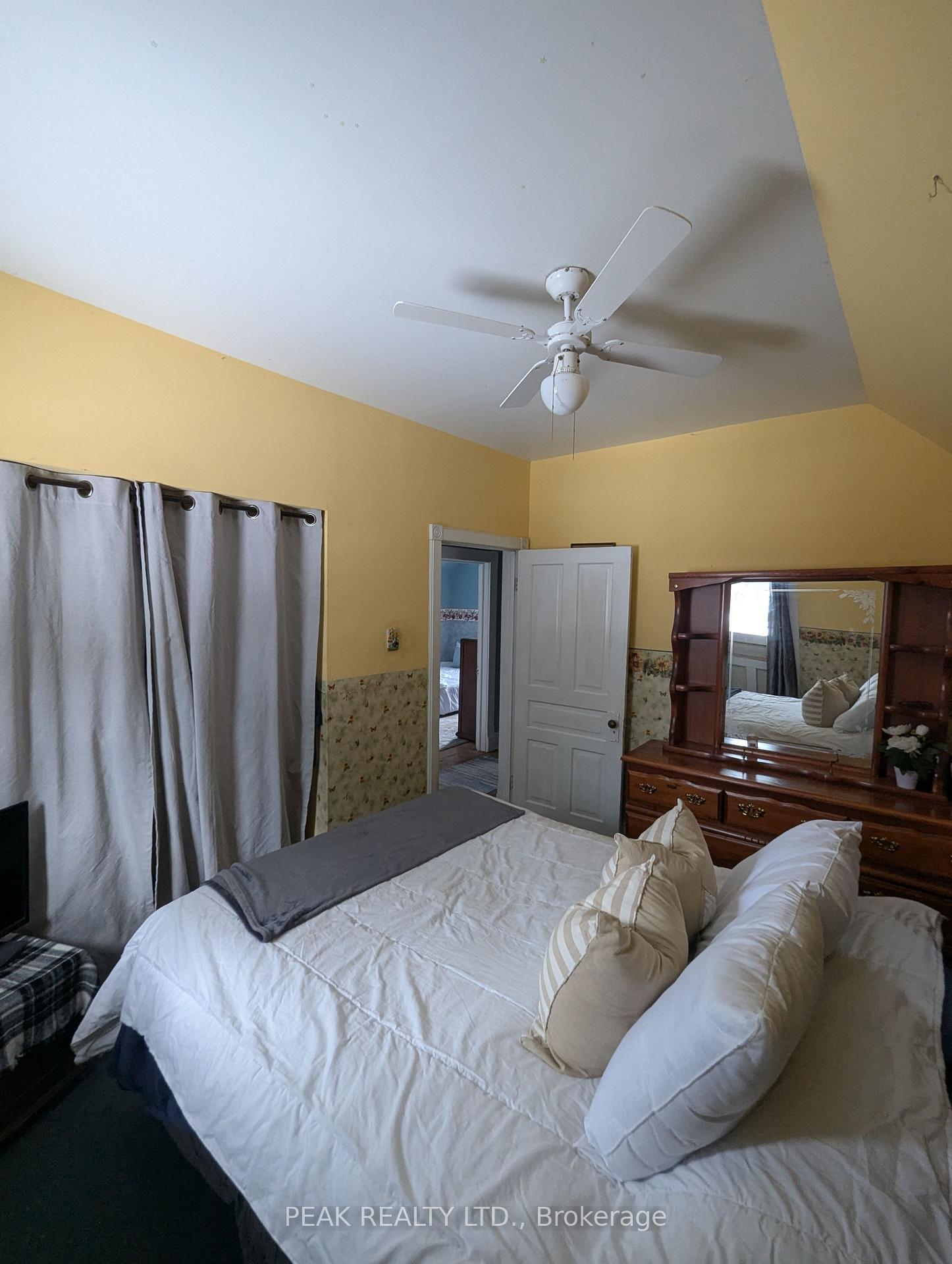 Photo 10 of 17 Shanley Street, Kitchener — HOMEH