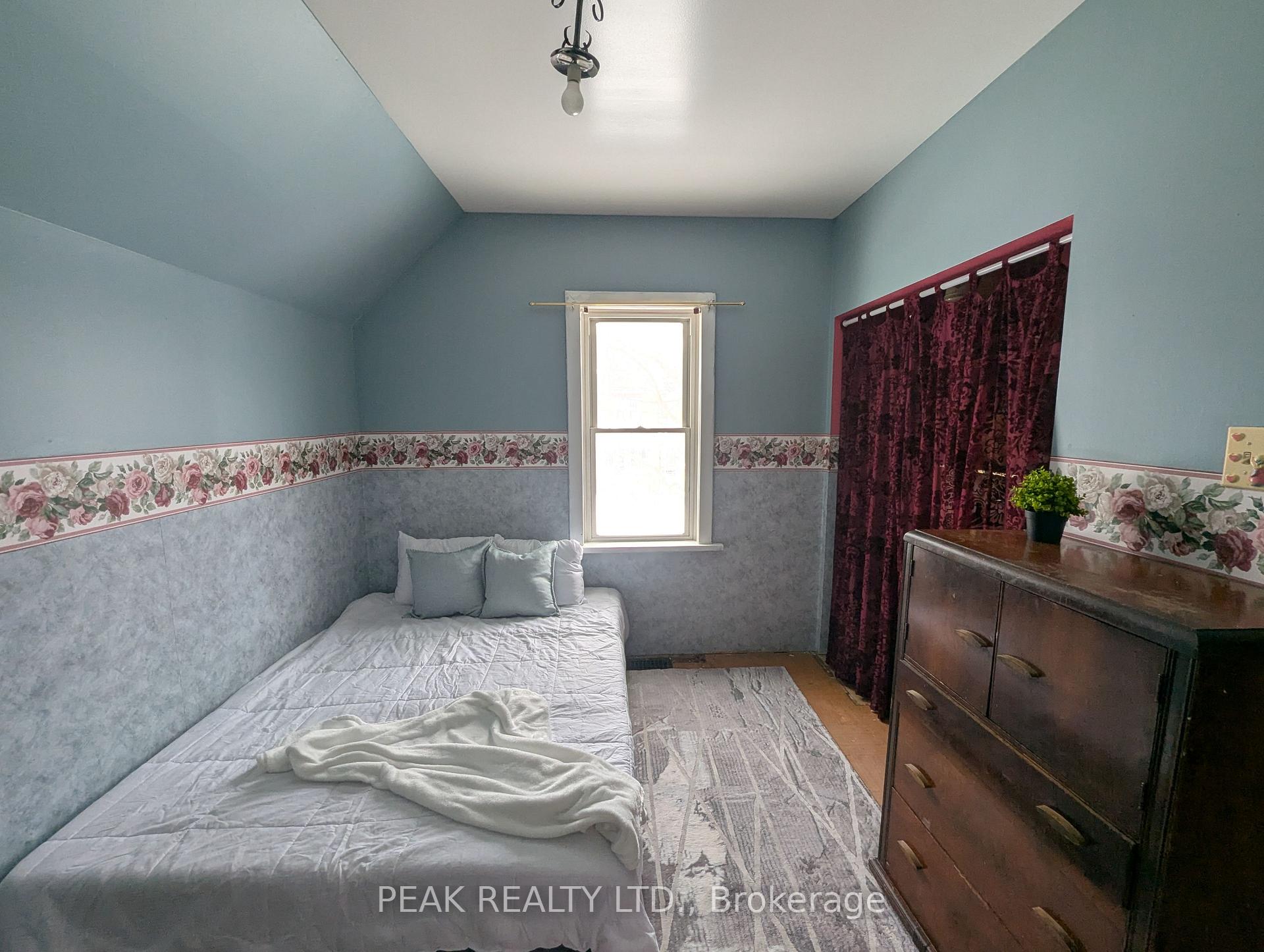 Photo 11 of 17 Shanley Street, Kitchener — HOMEH