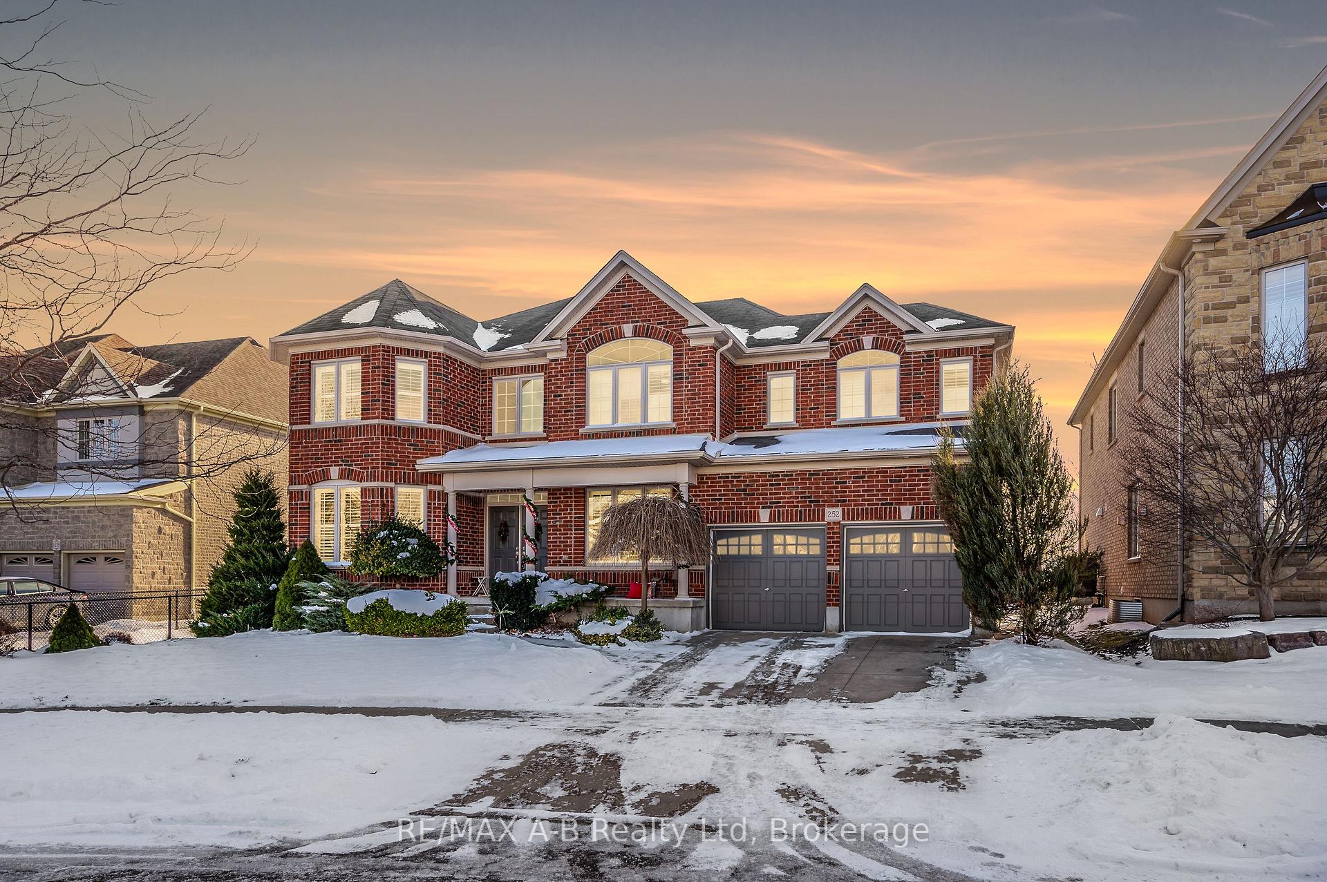 Front of 252 Edgewater Crescent S
