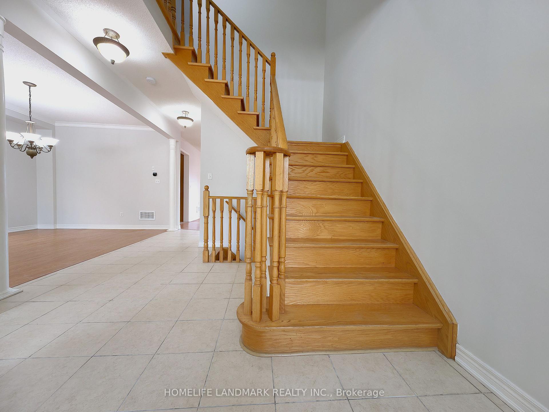 Photo 3 of 87 Kenilworth Gate, Markham, Cornell — HOMEH
