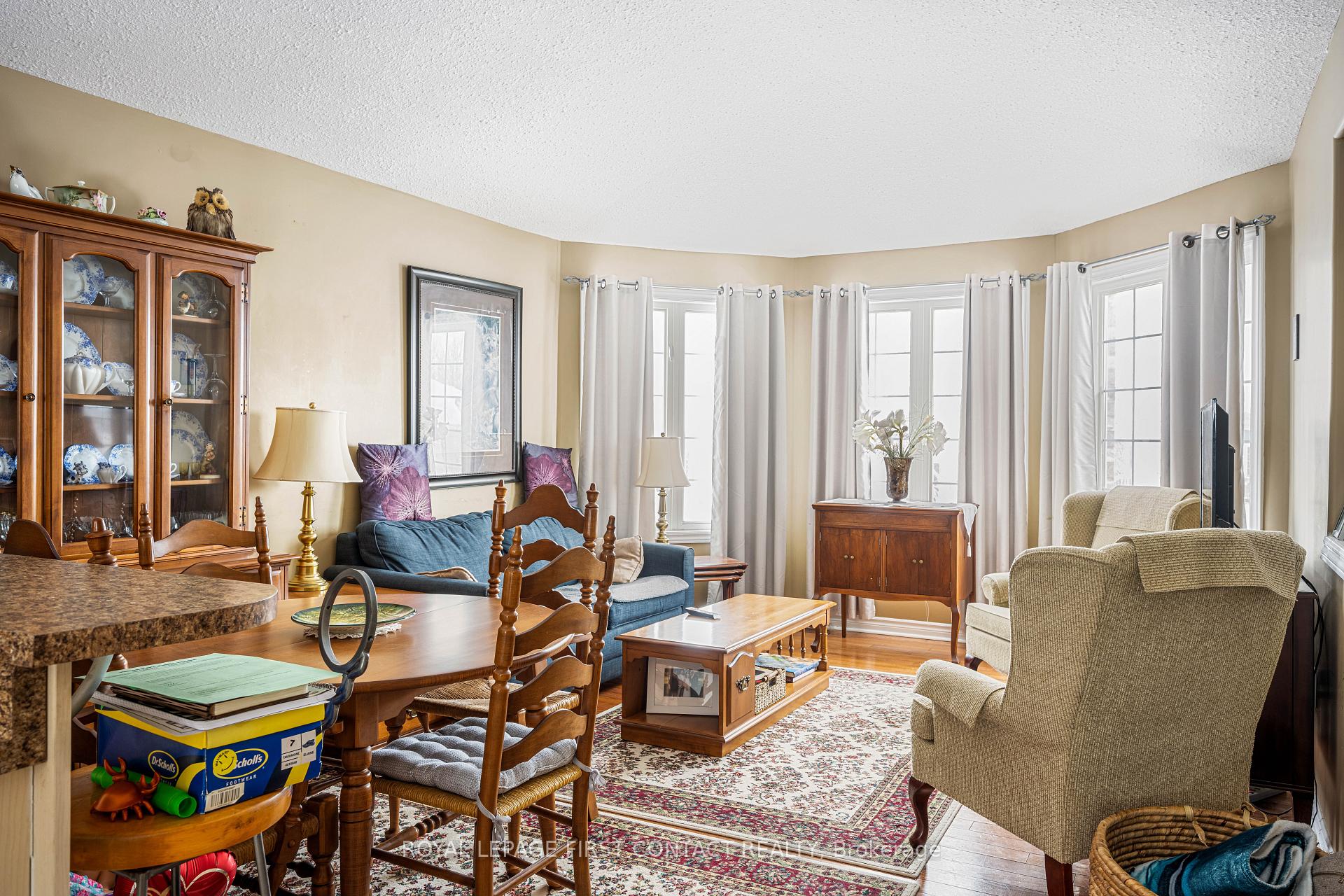 Photo 4 of 425 Irwin Street, Midland — HOMEH