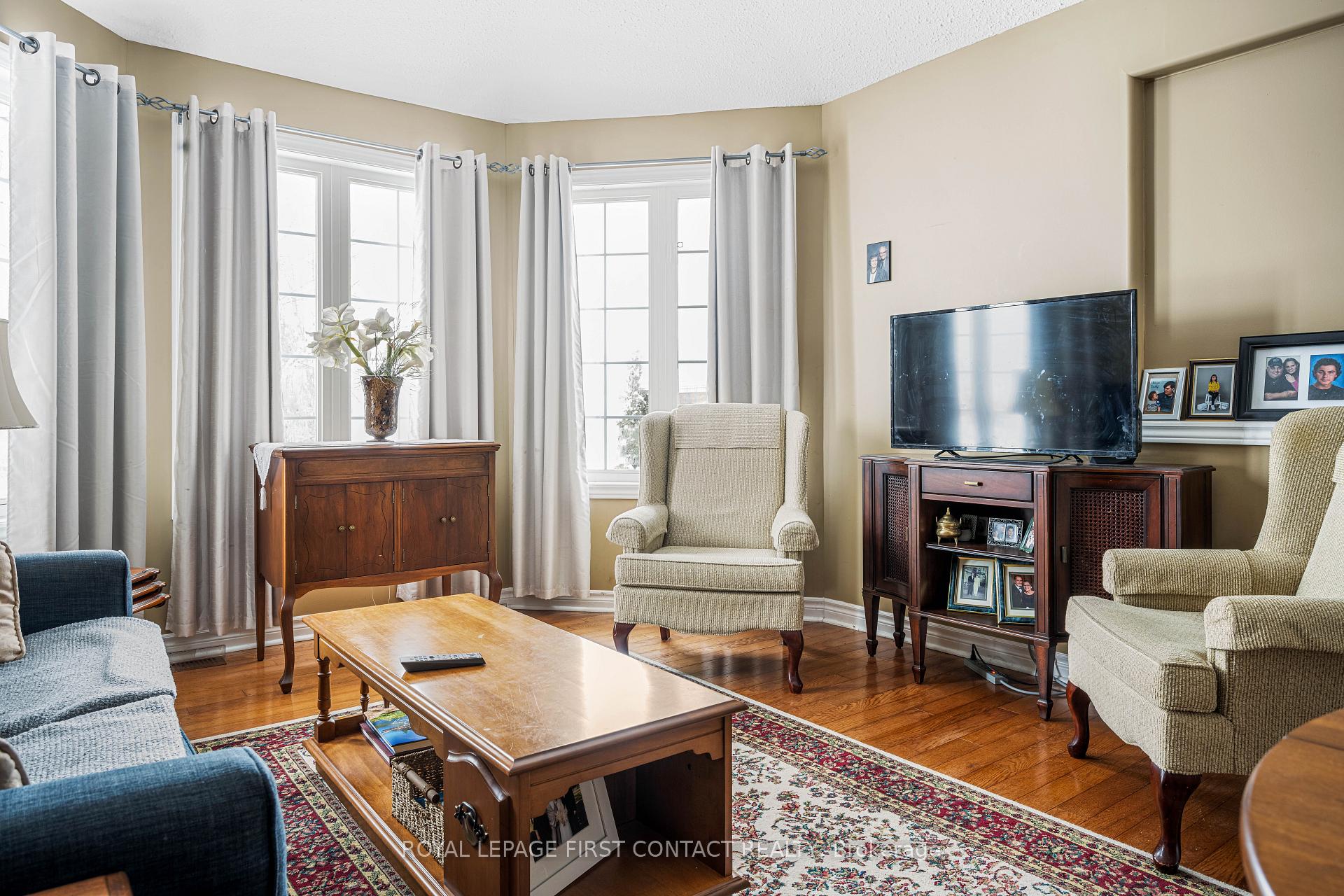 Photo 5 of 425 Irwin Street, Midland — HOMEH