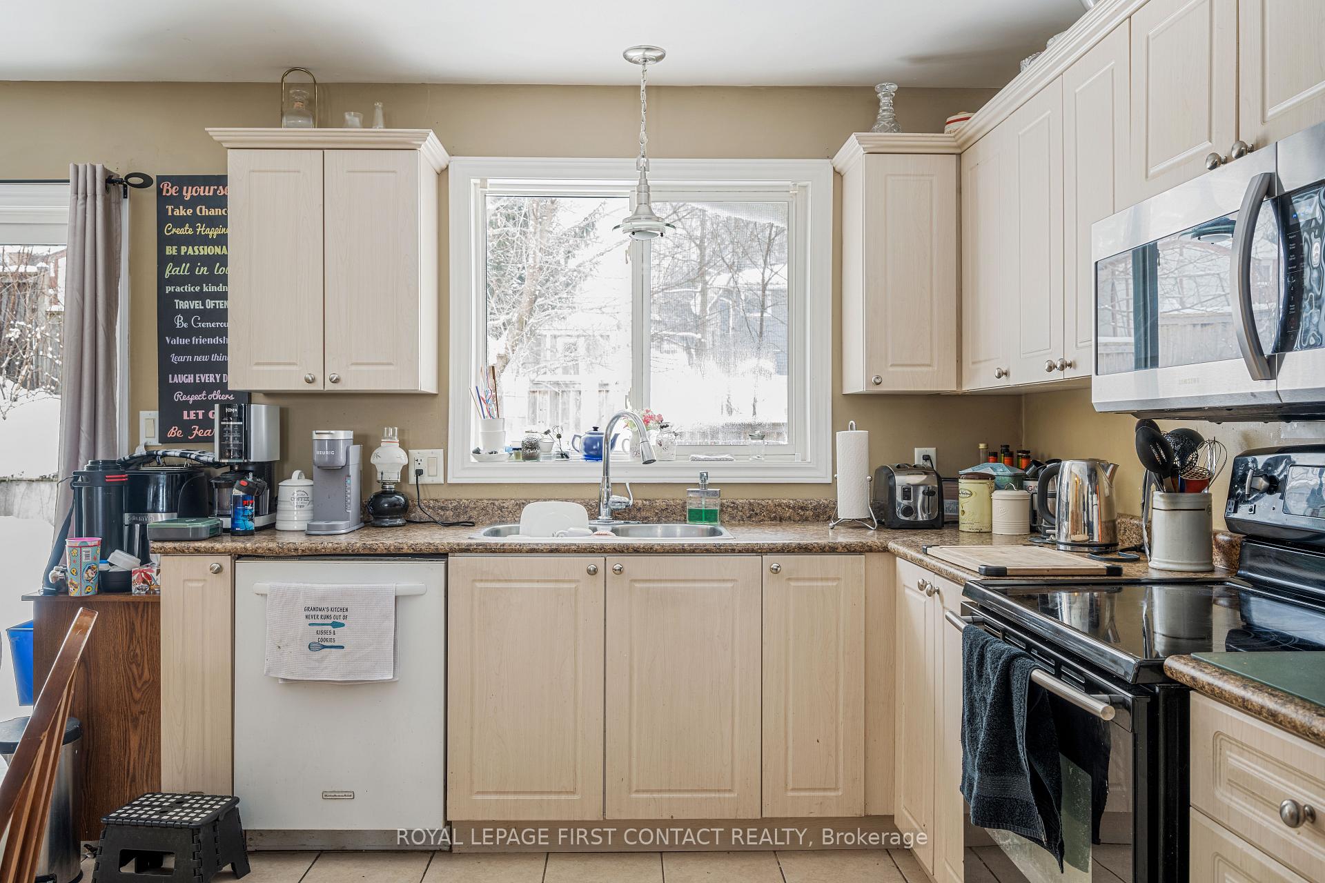 Photo 6 of 425 Irwin Street, Midland — HOMEH
